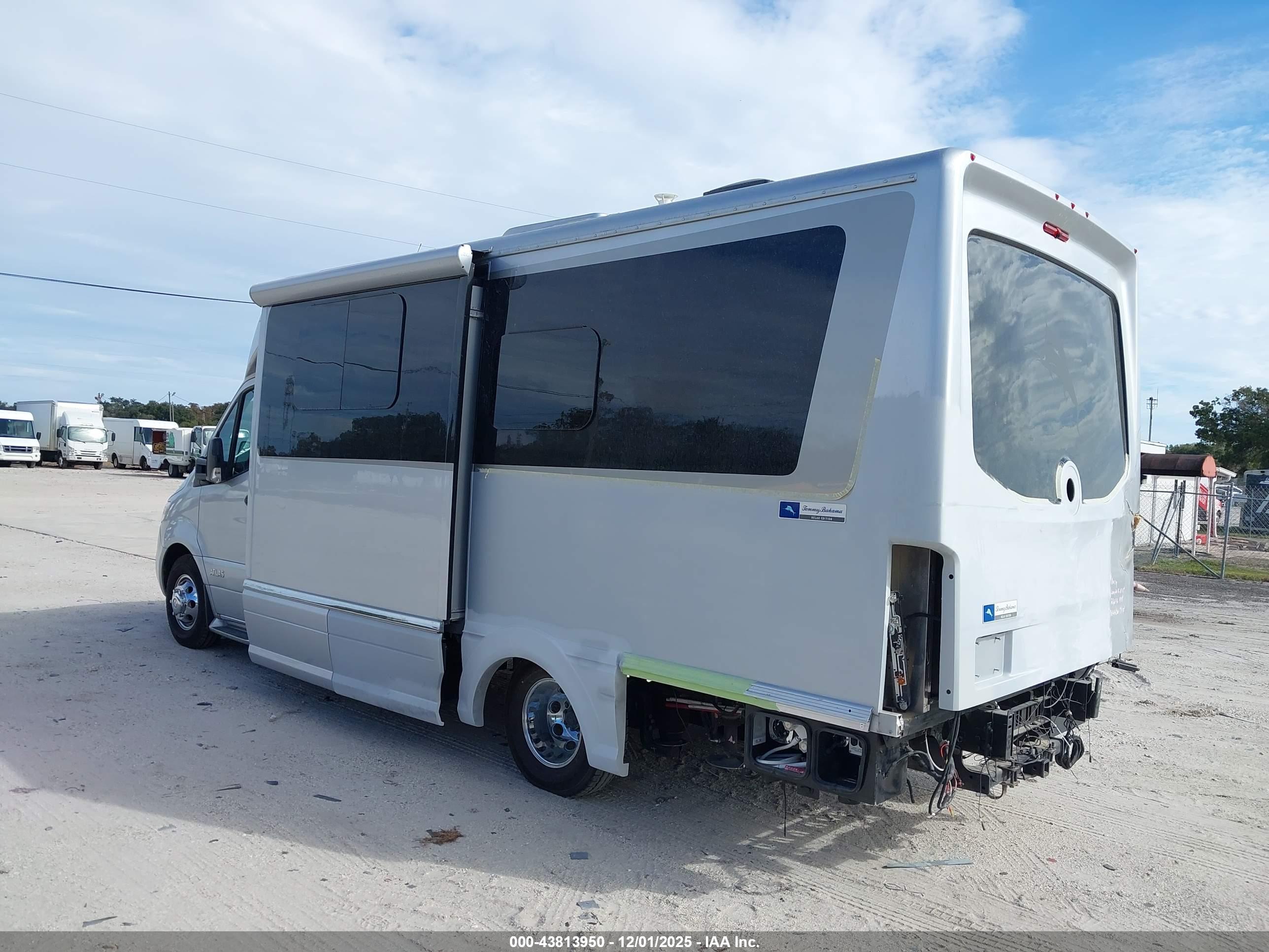 MERCEDES-BENZ SPRINTER image 3