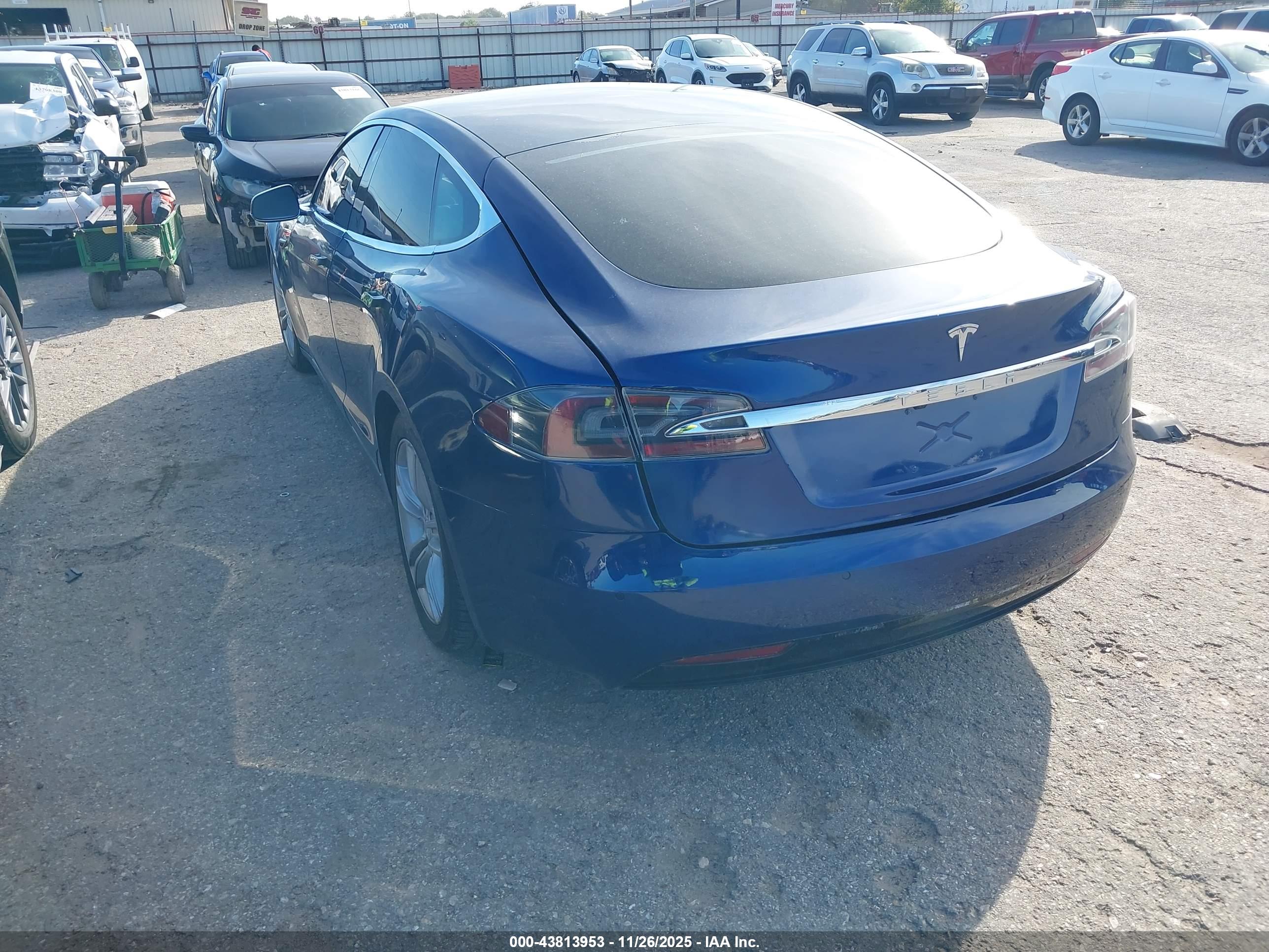 TESLA MODEL image 3