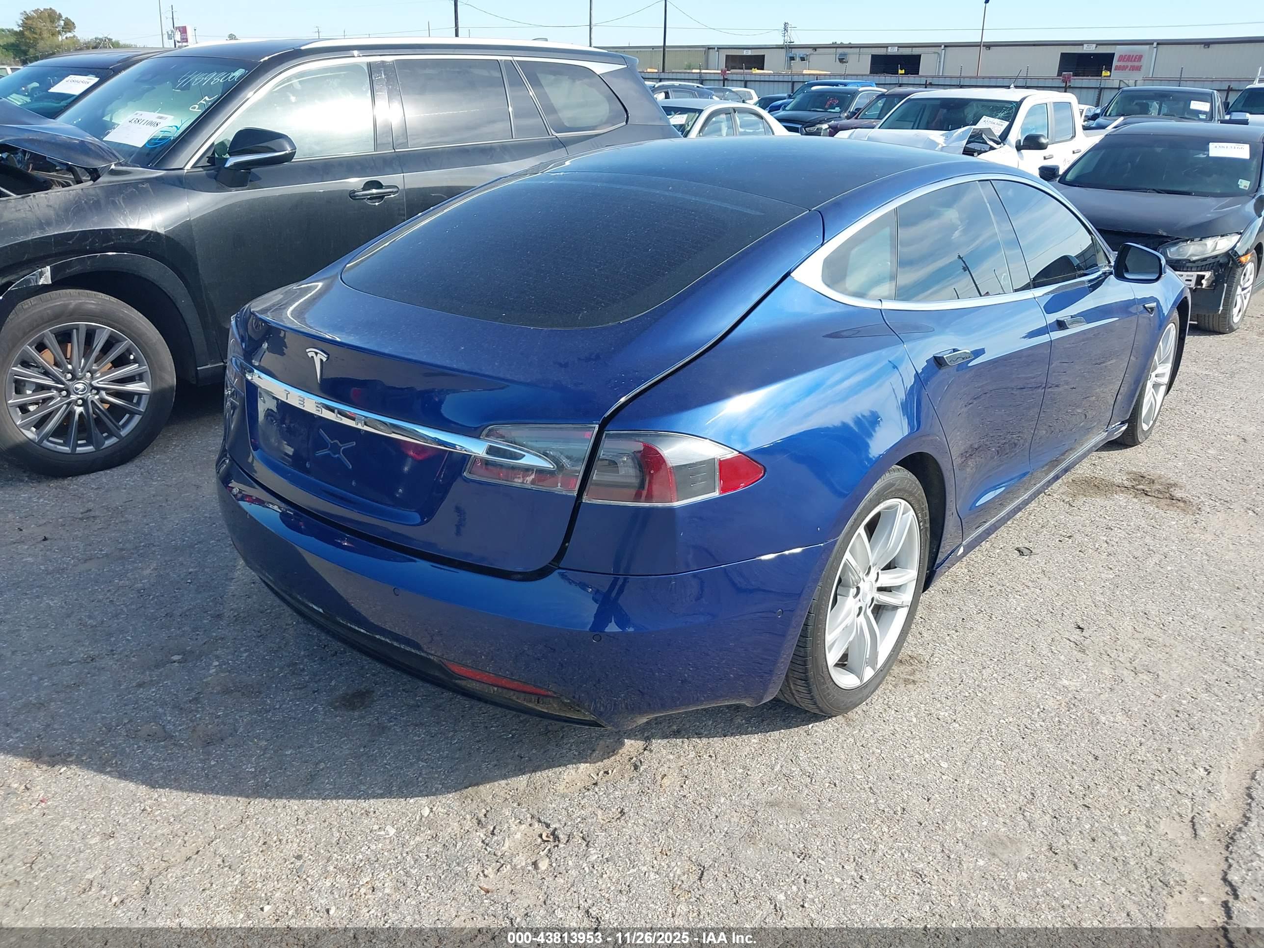 TESLA MODEL image 4