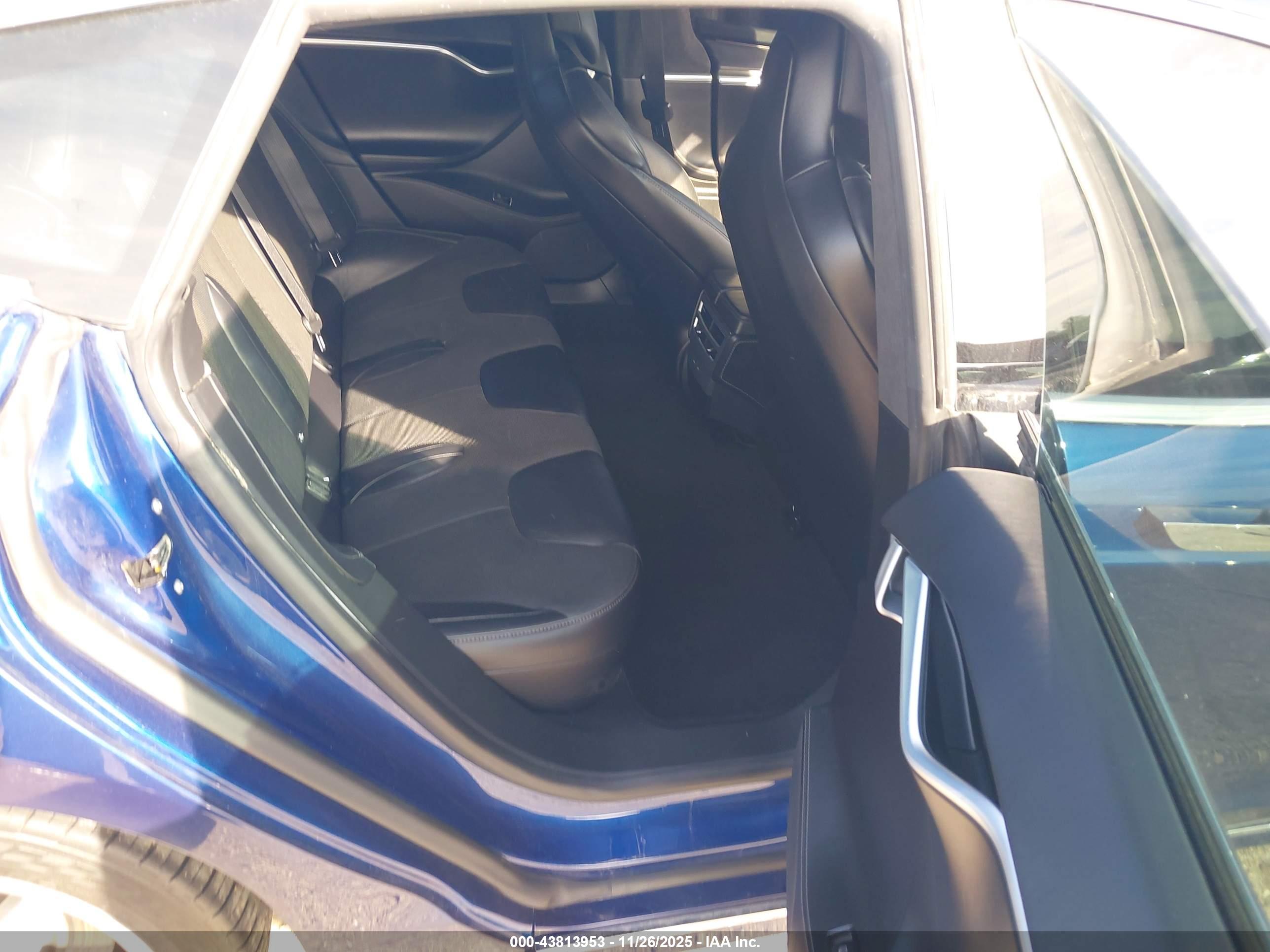 TESLA MODEL image 8