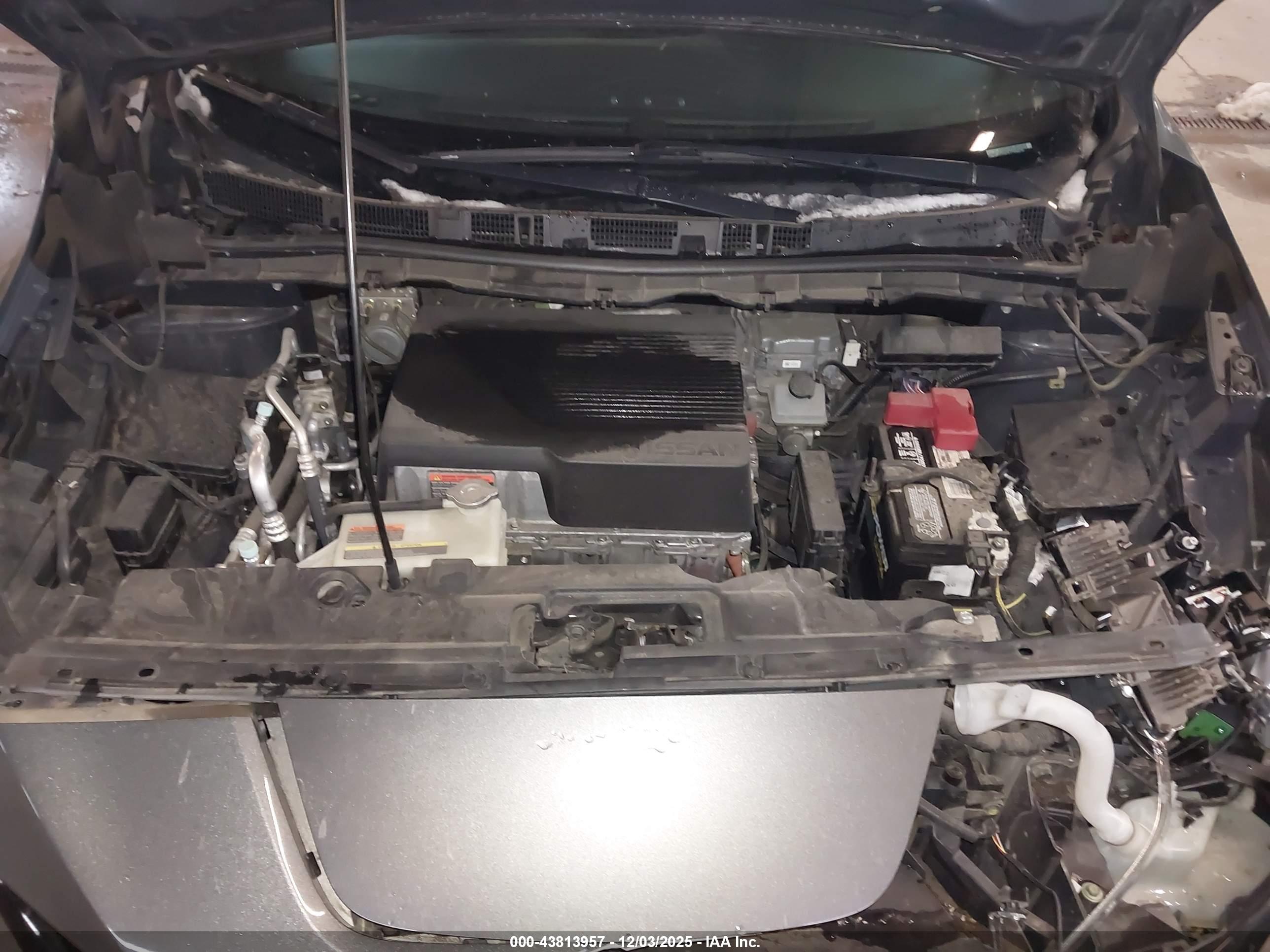 NISSAN LEAF image 10