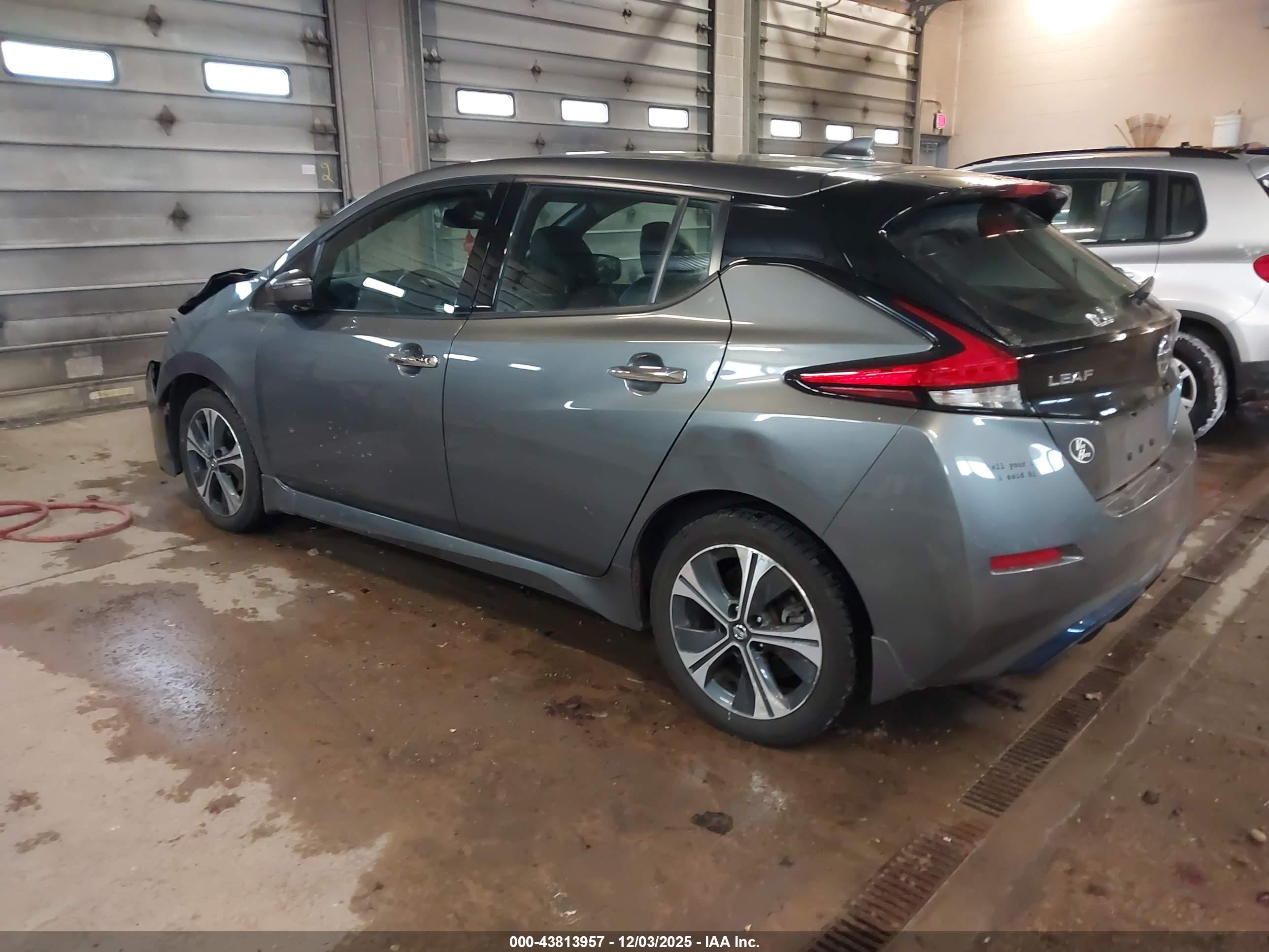 NISSAN LEAF image 3