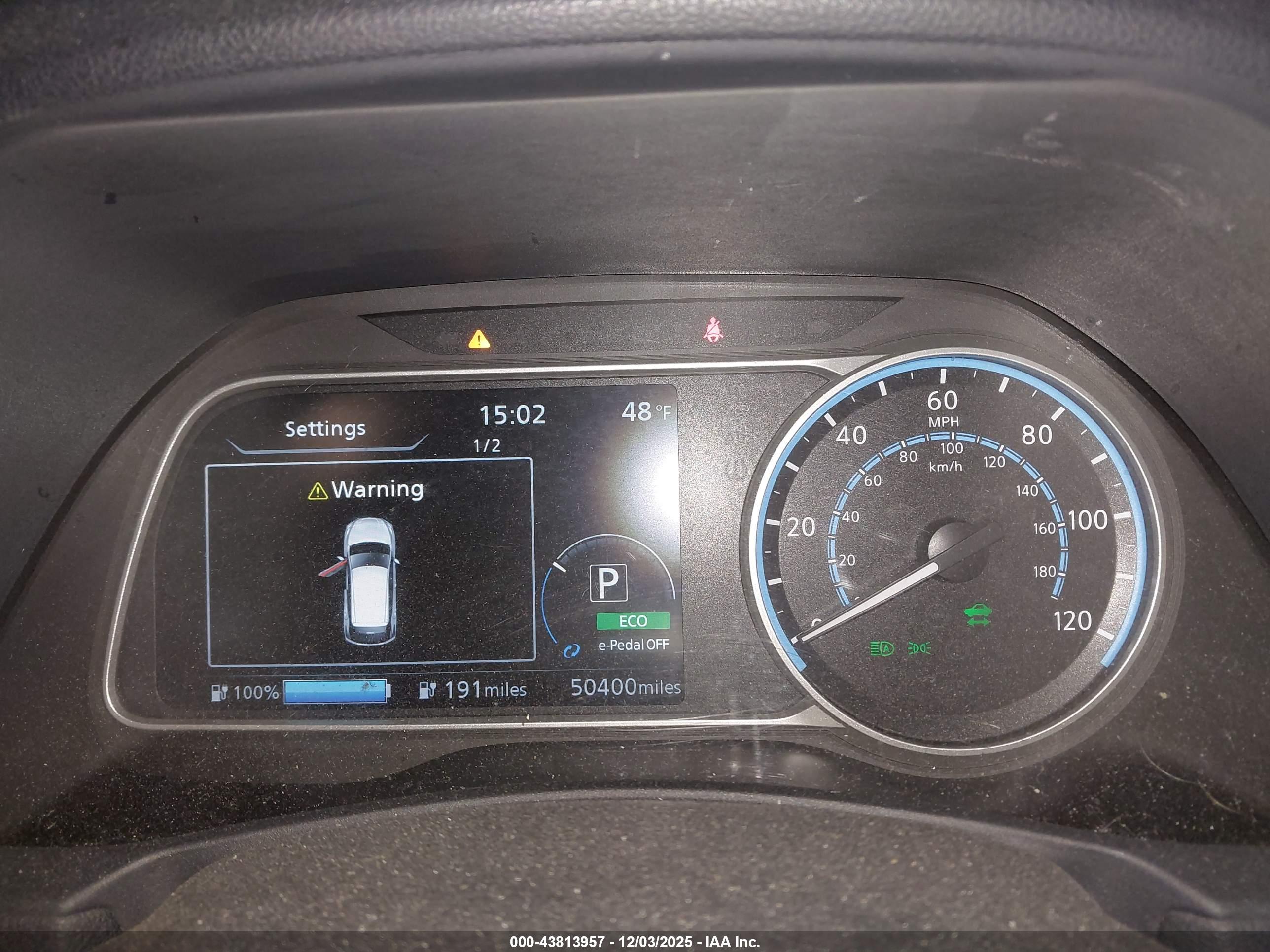 NISSAN LEAF image 7