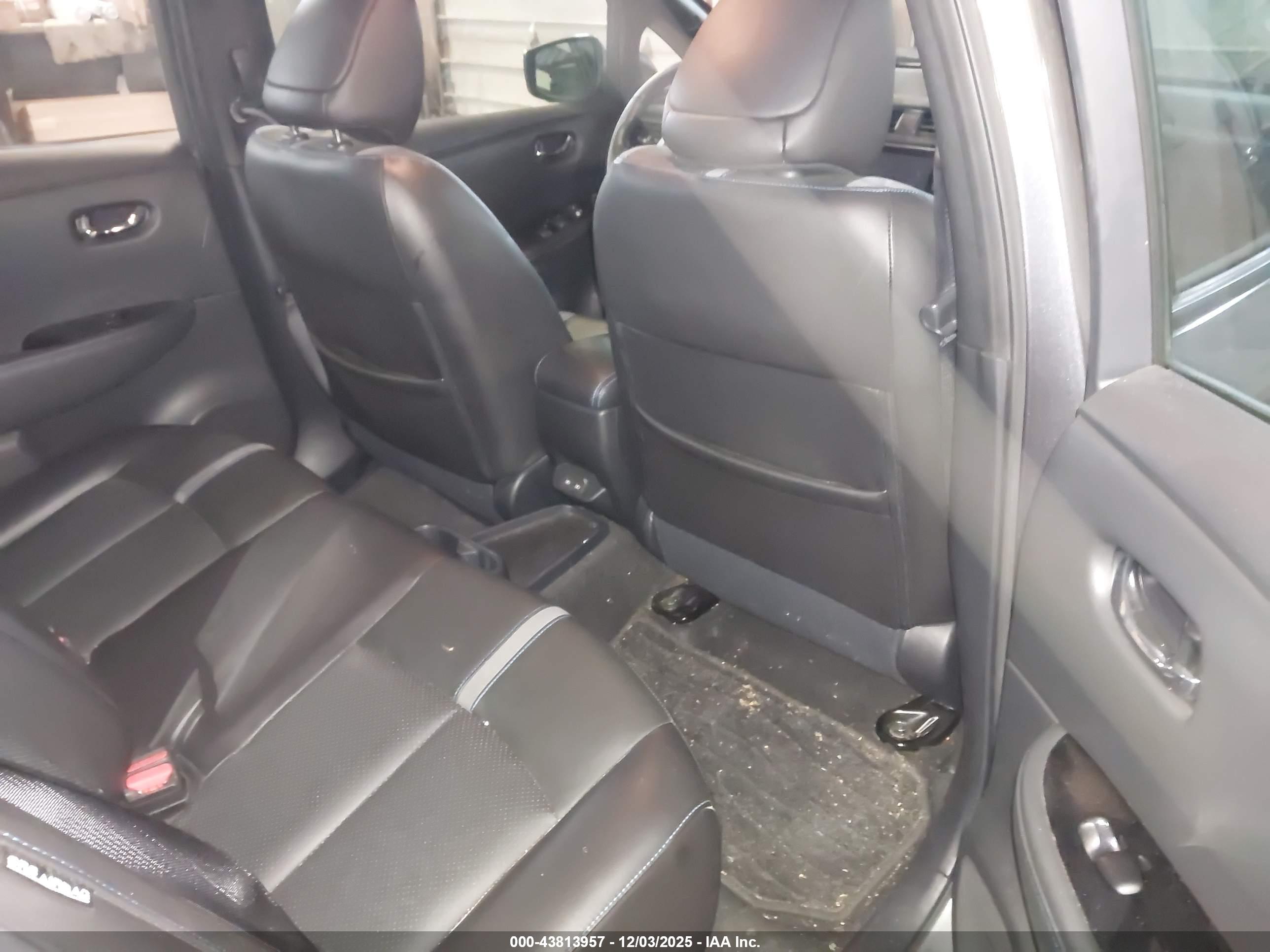 NISSAN LEAF image 8