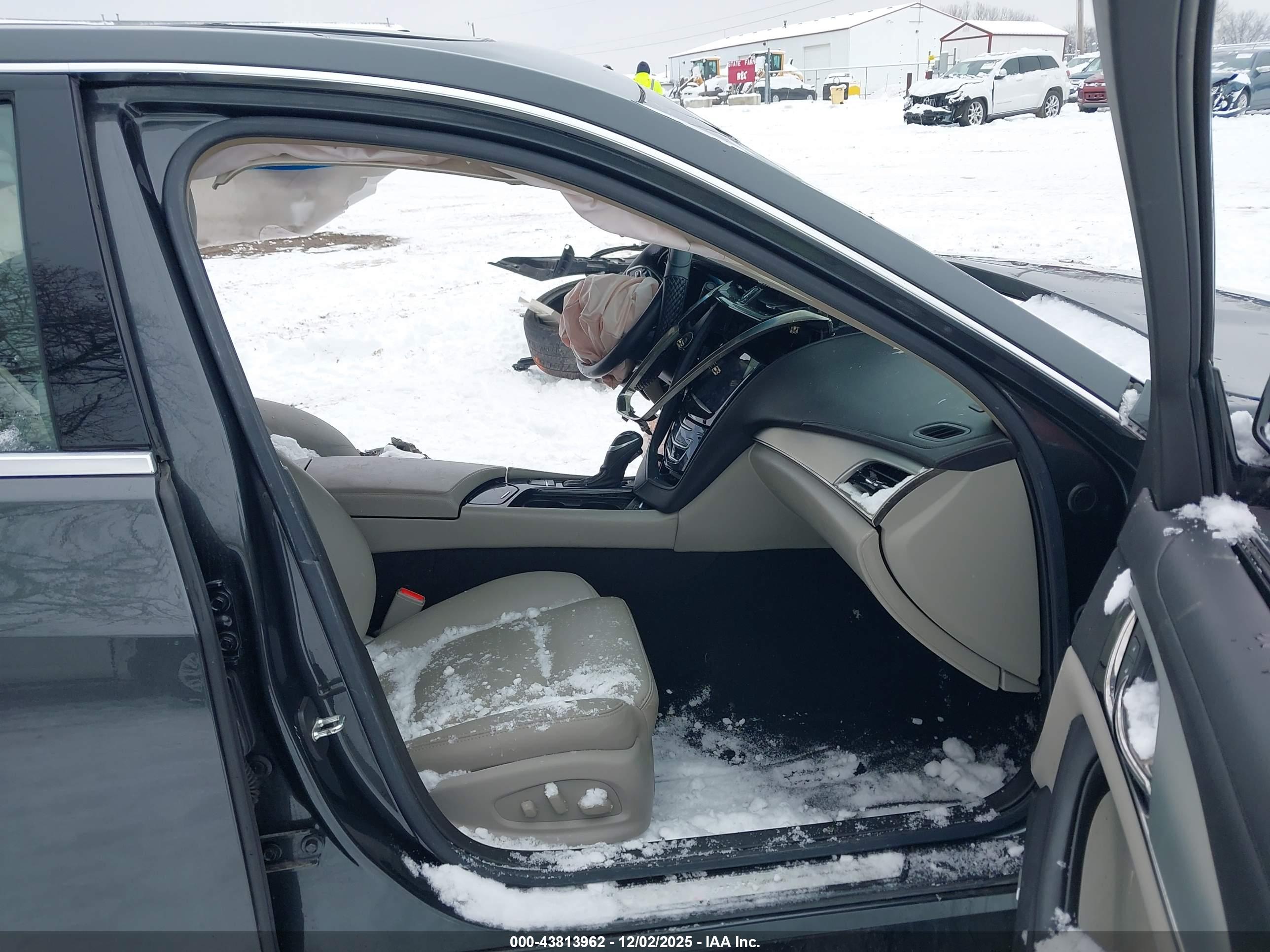 CADILLAC CTS image 5