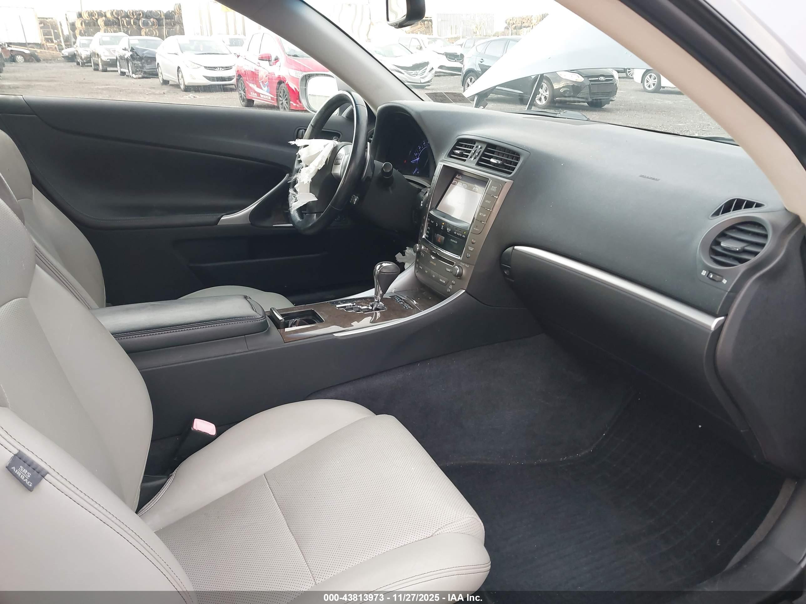 LEXUS IS image 5