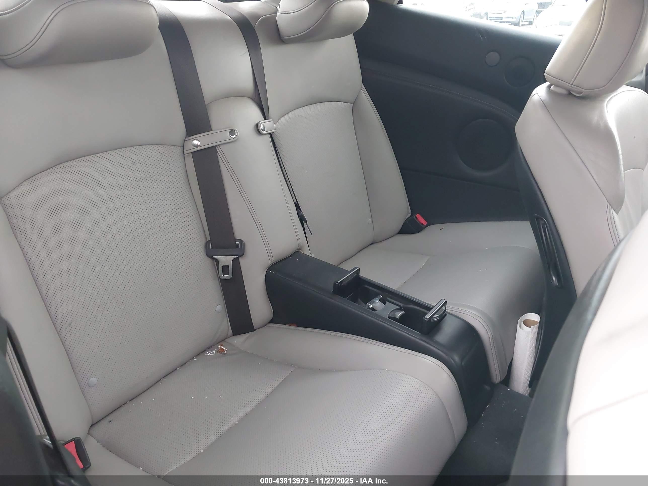 LEXUS IS image 8