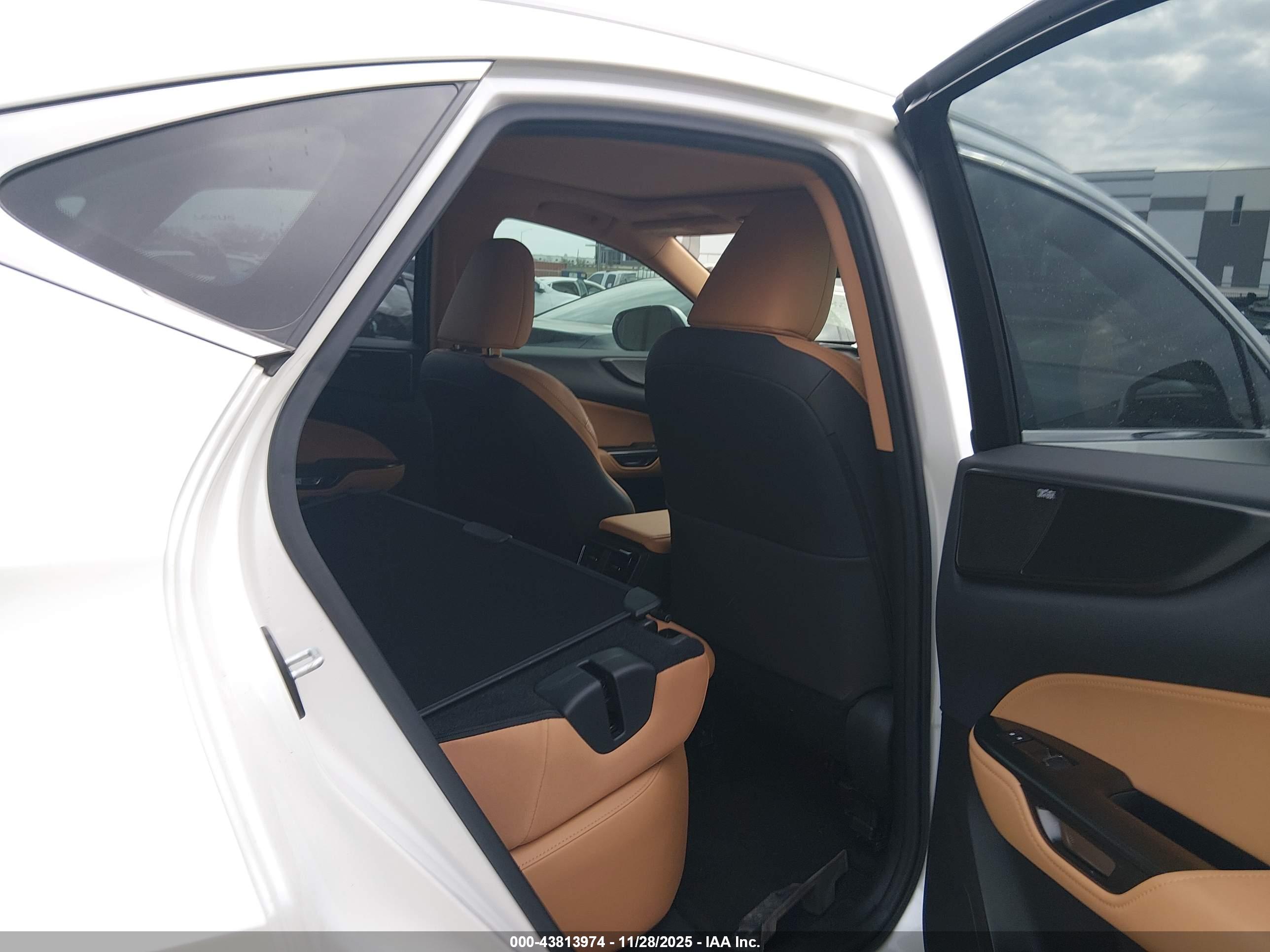 LEXUS NX image 8