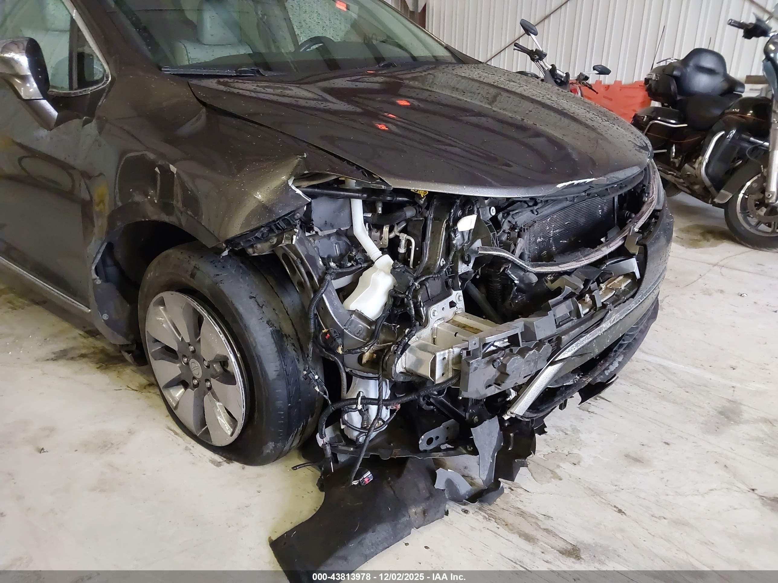 CHRYSLER PACIFICA image 6