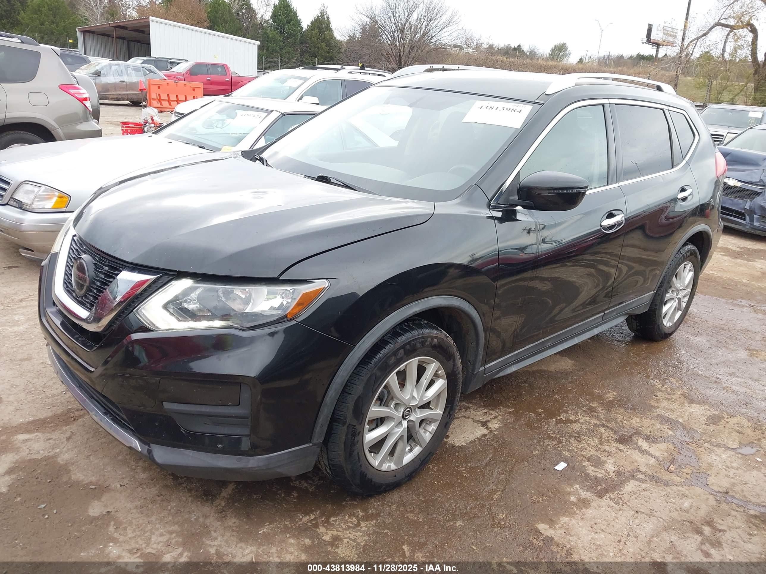 NISSAN ROGUE image 2