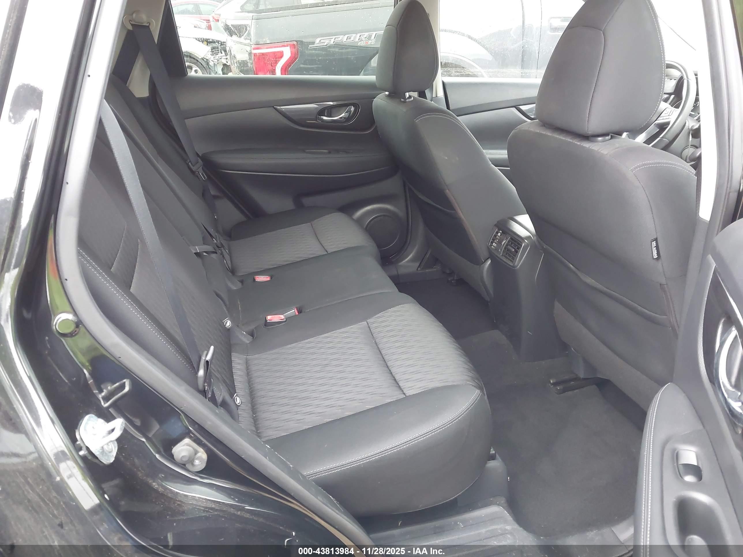 NISSAN ROGUE image 8