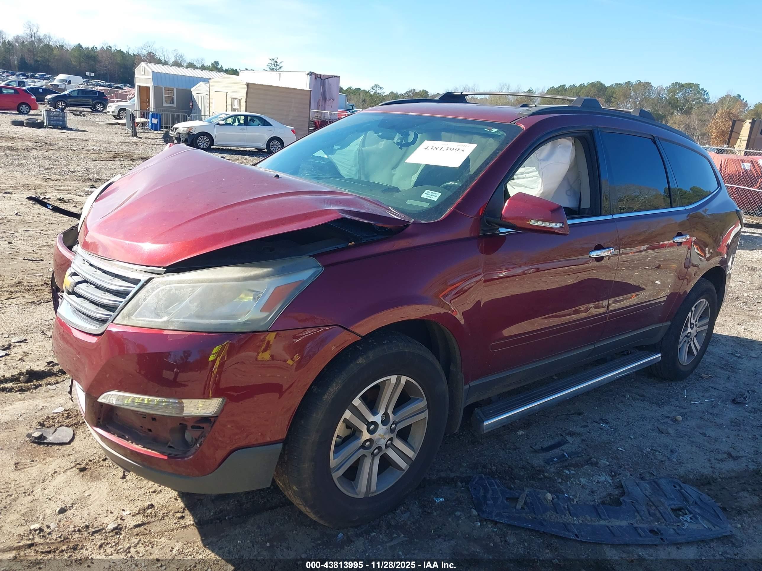 CHEVROLET TRAVERSE image 2