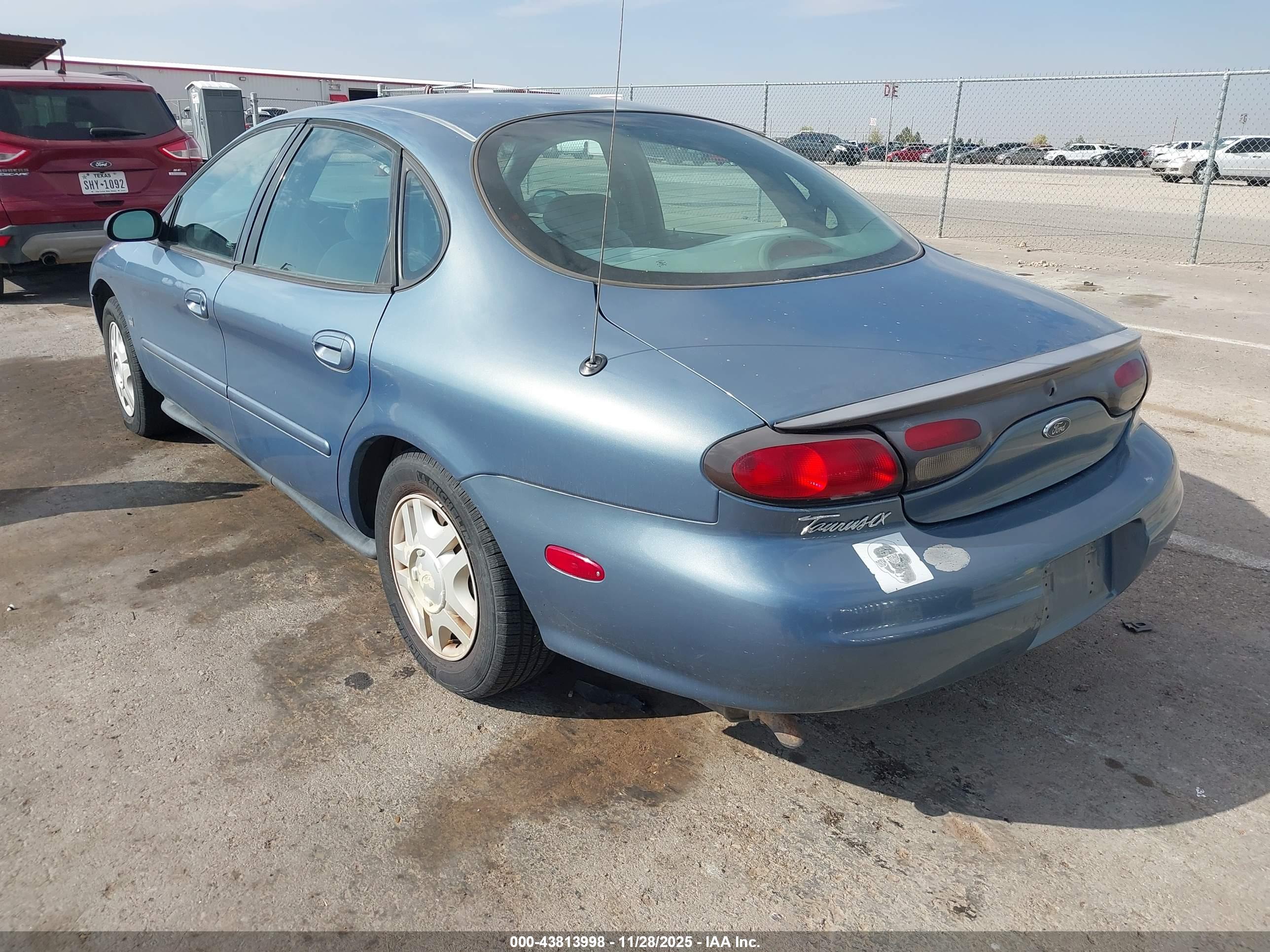 FORD TAURUS image 3