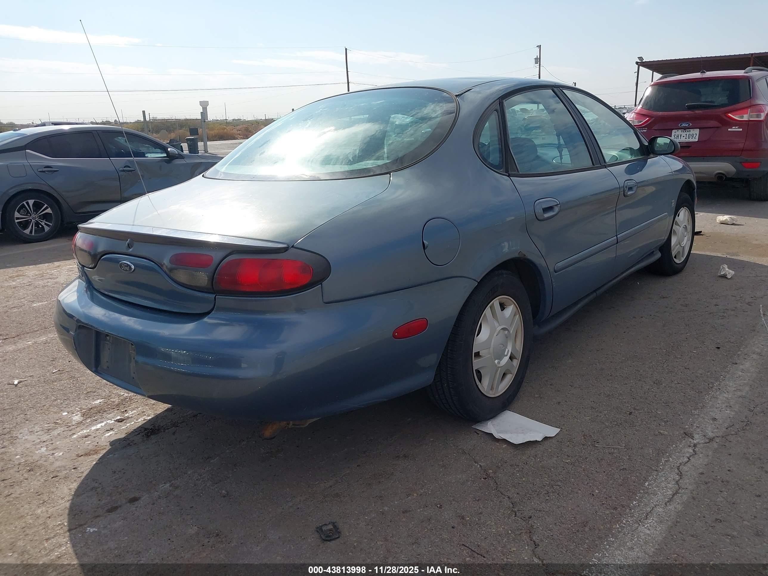 FORD TAURUS image 4