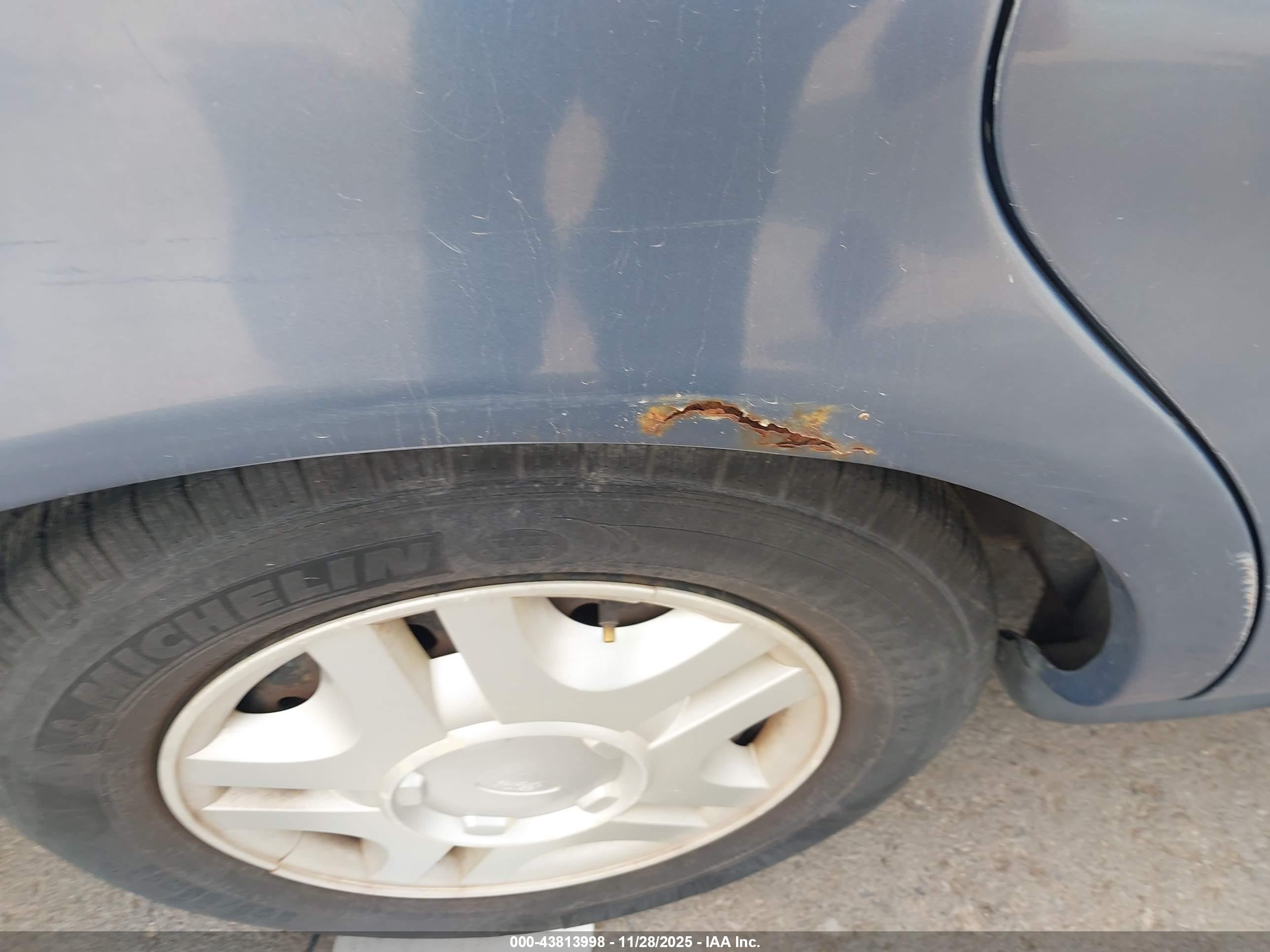 FORD TAURUS image 6