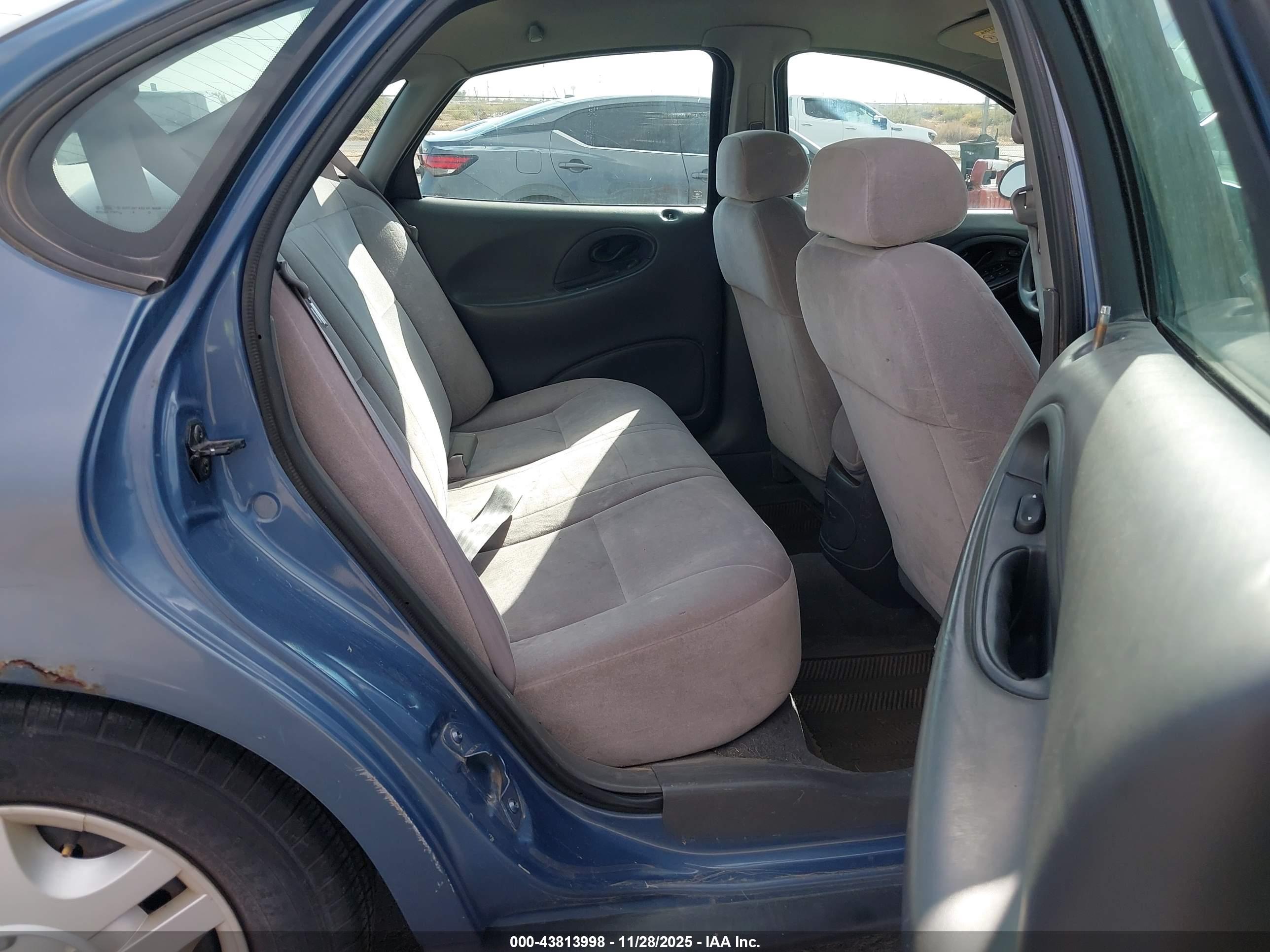 FORD TAURUS image 8