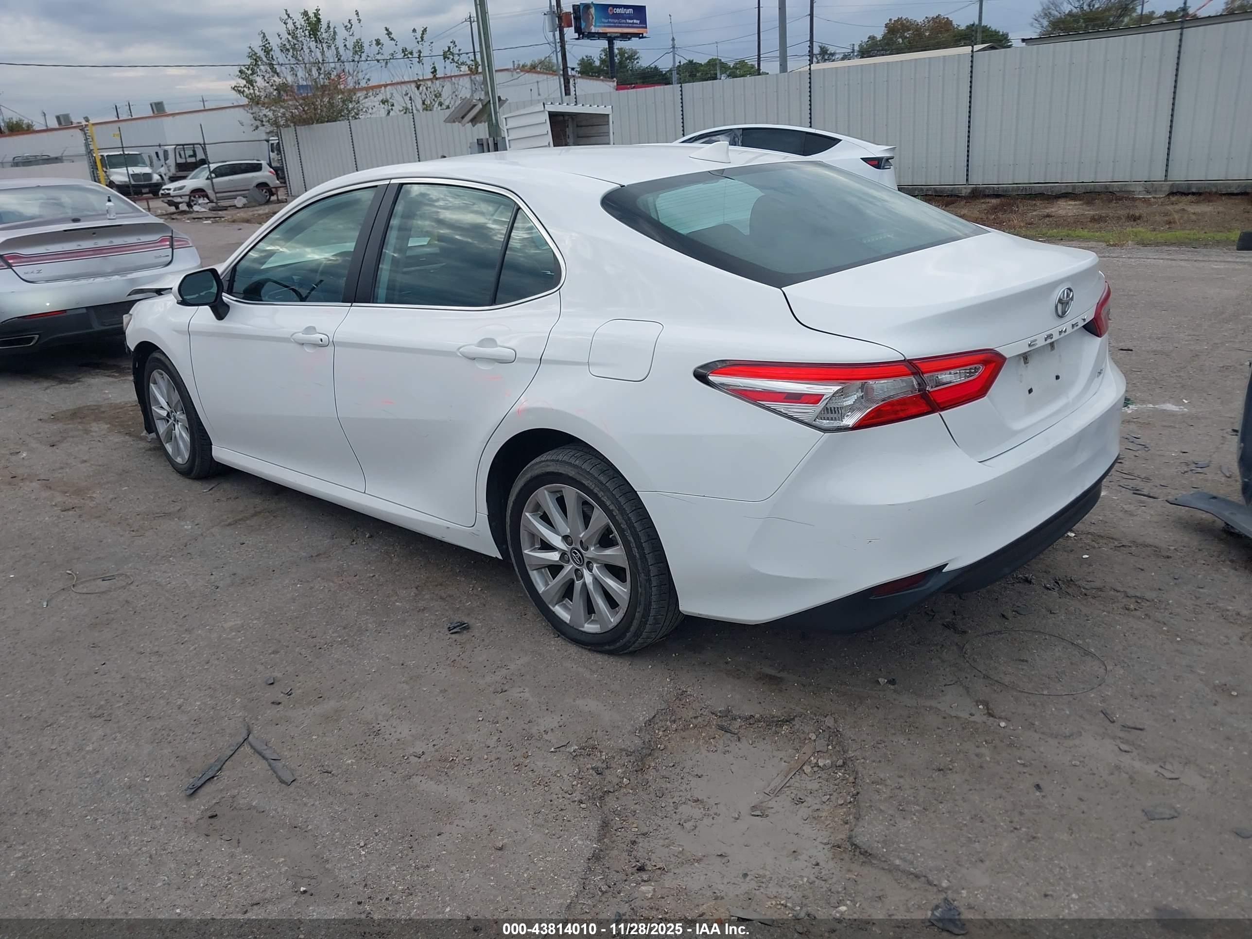TOYOTA CAMRY image 3