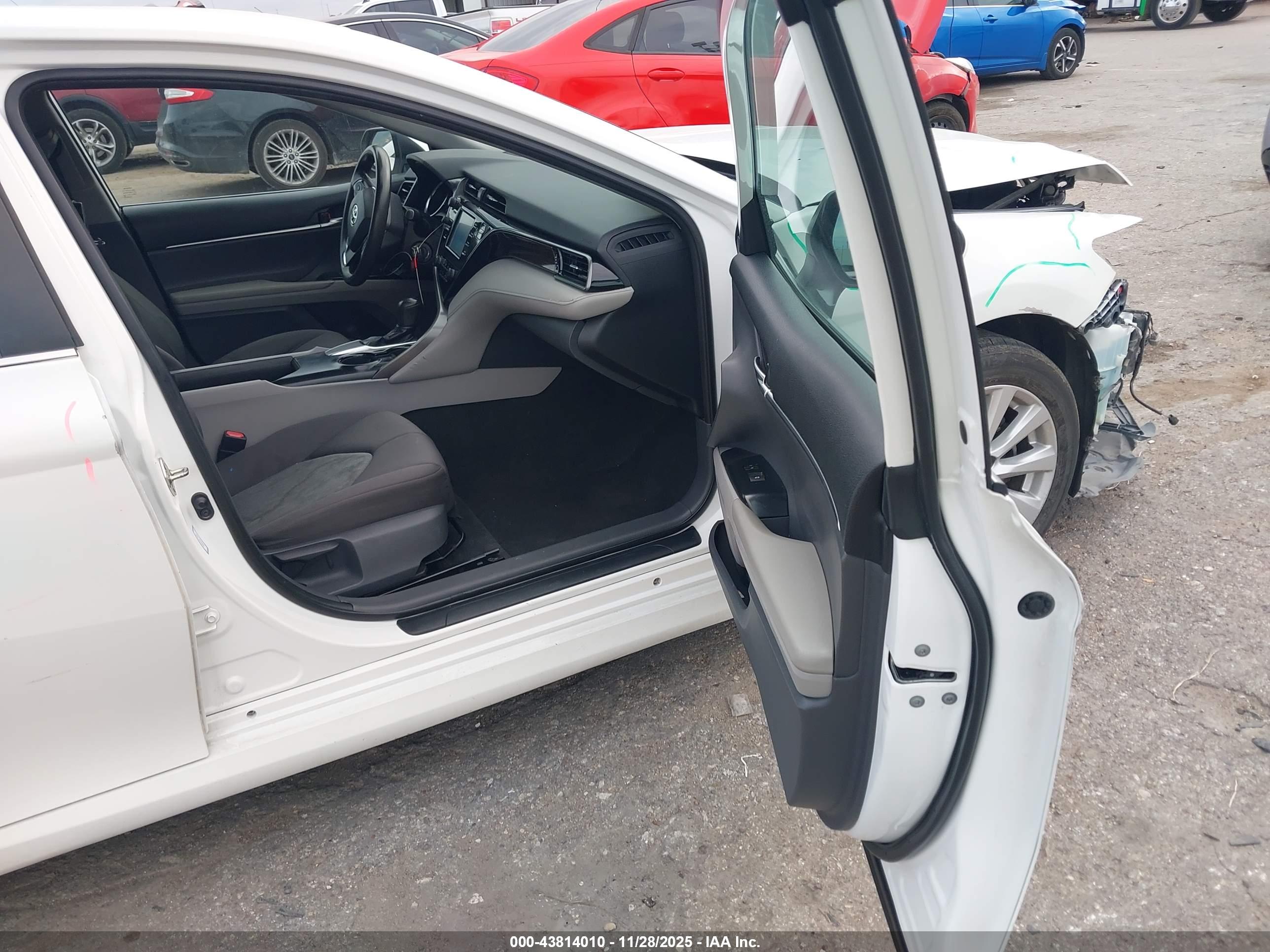 TOYOTA CAMRY image 5