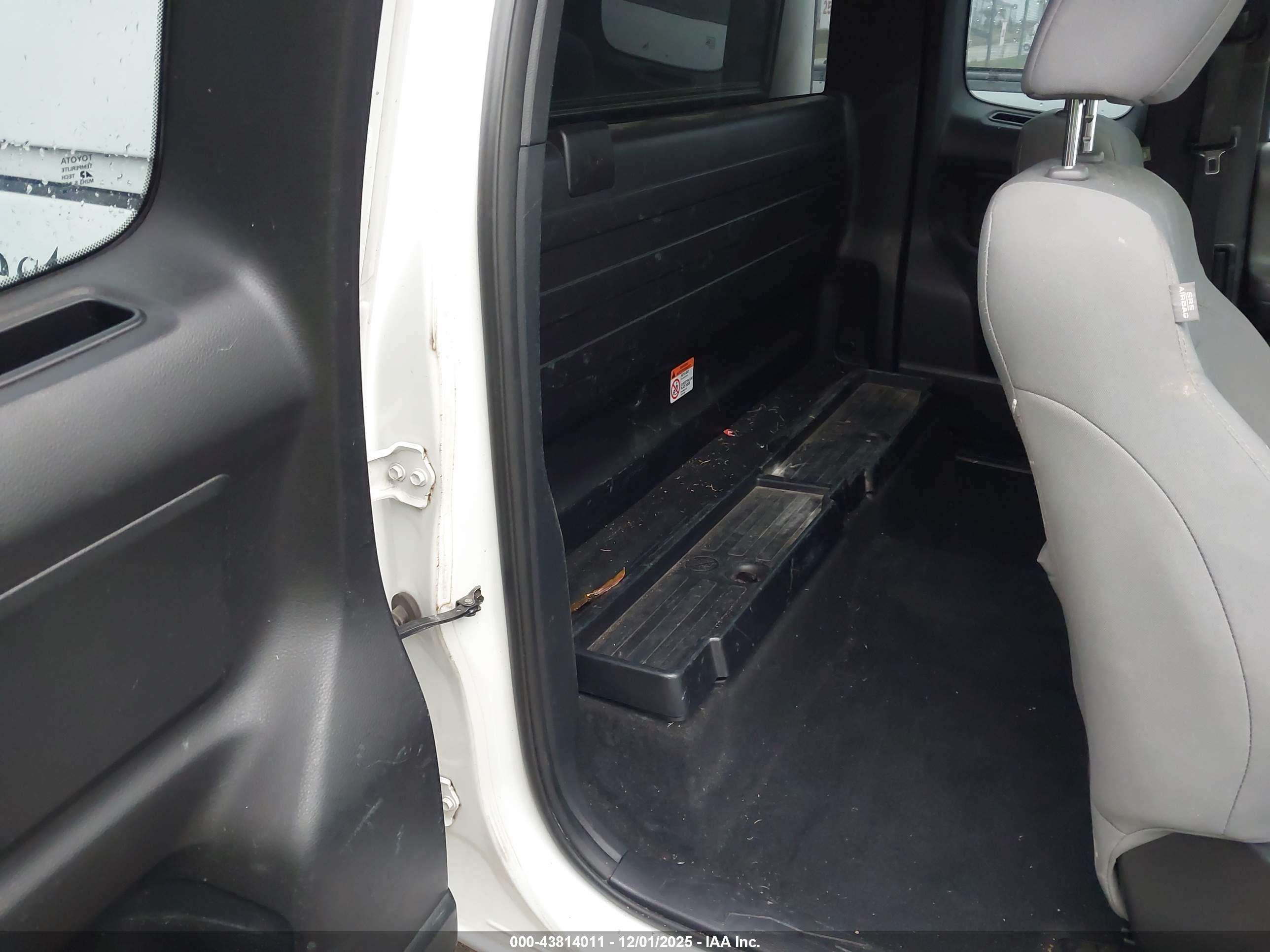 TOYOTA TACOMA image 8