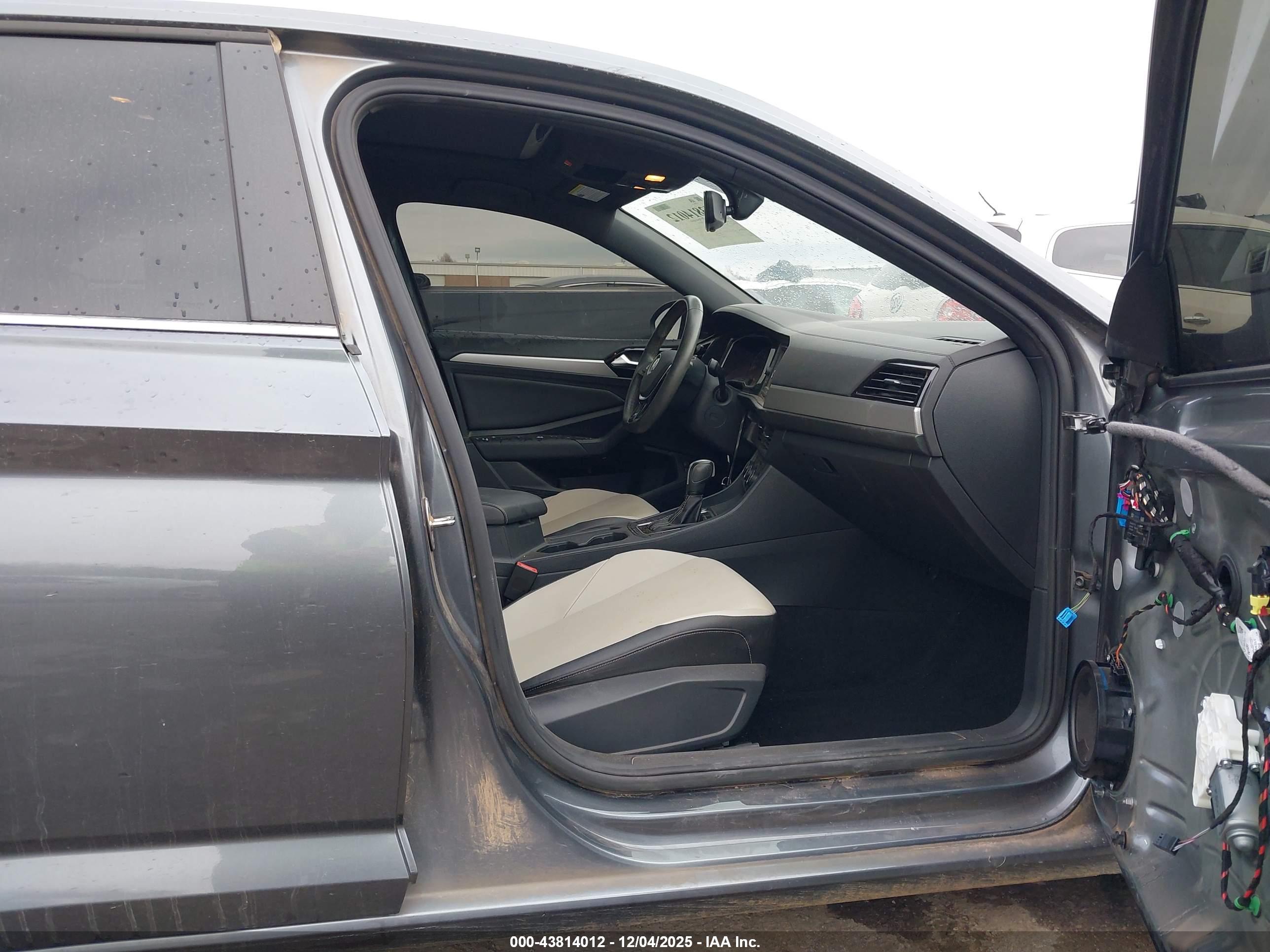 VOLKSWAGEN JETTA image 5
