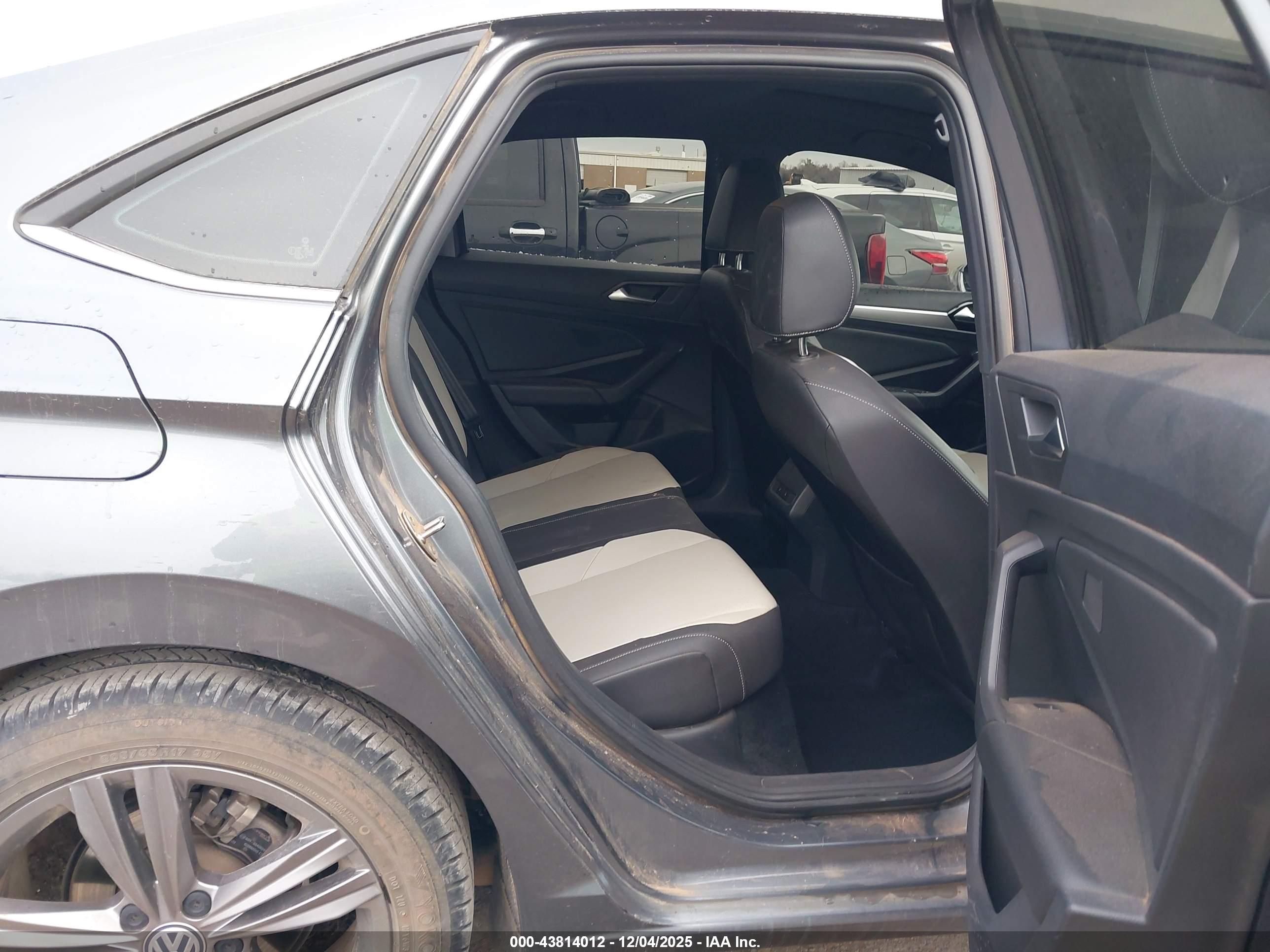 VOLKSWAGEN JETTA image 8