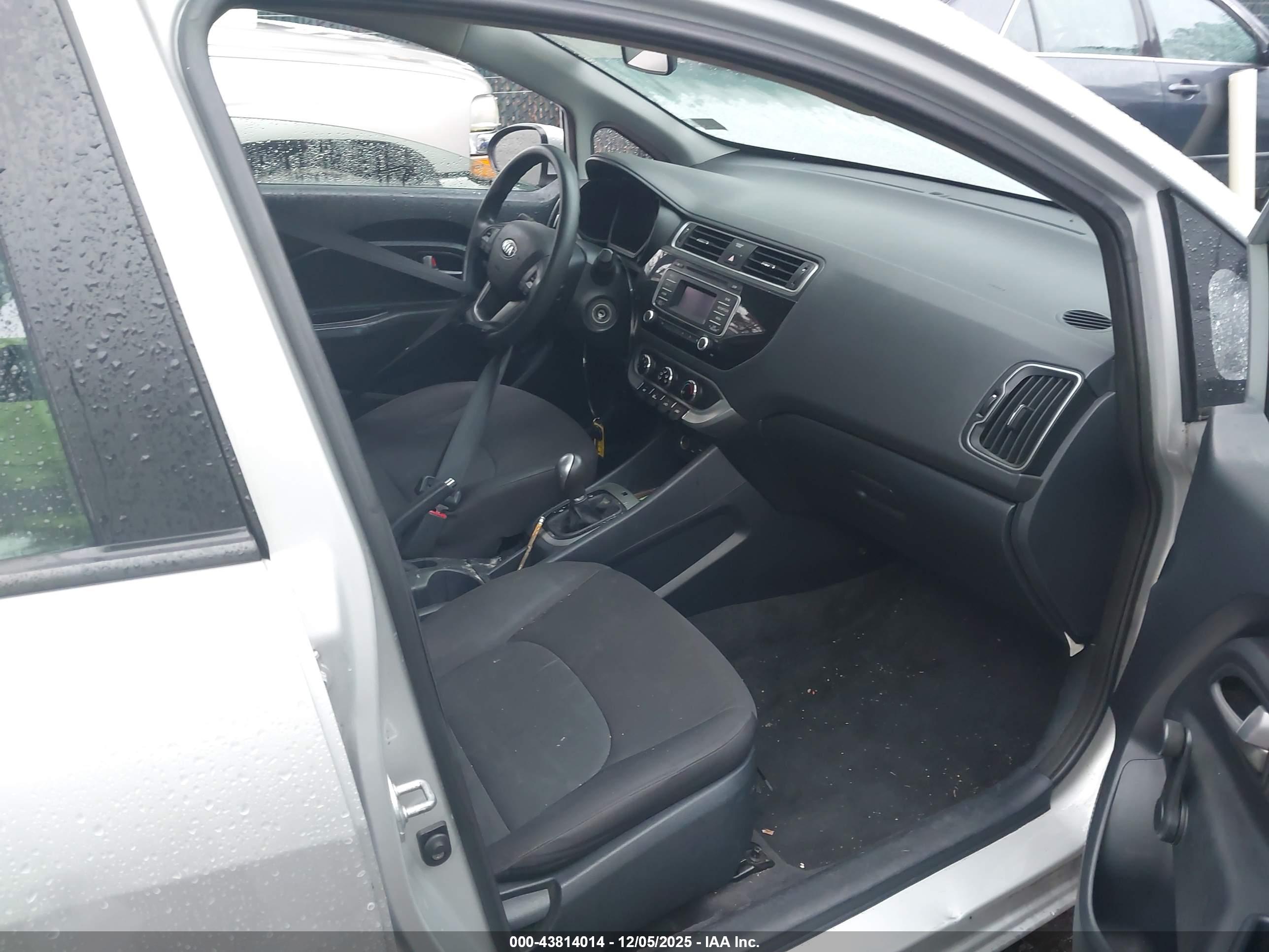 KIA RIO image 5