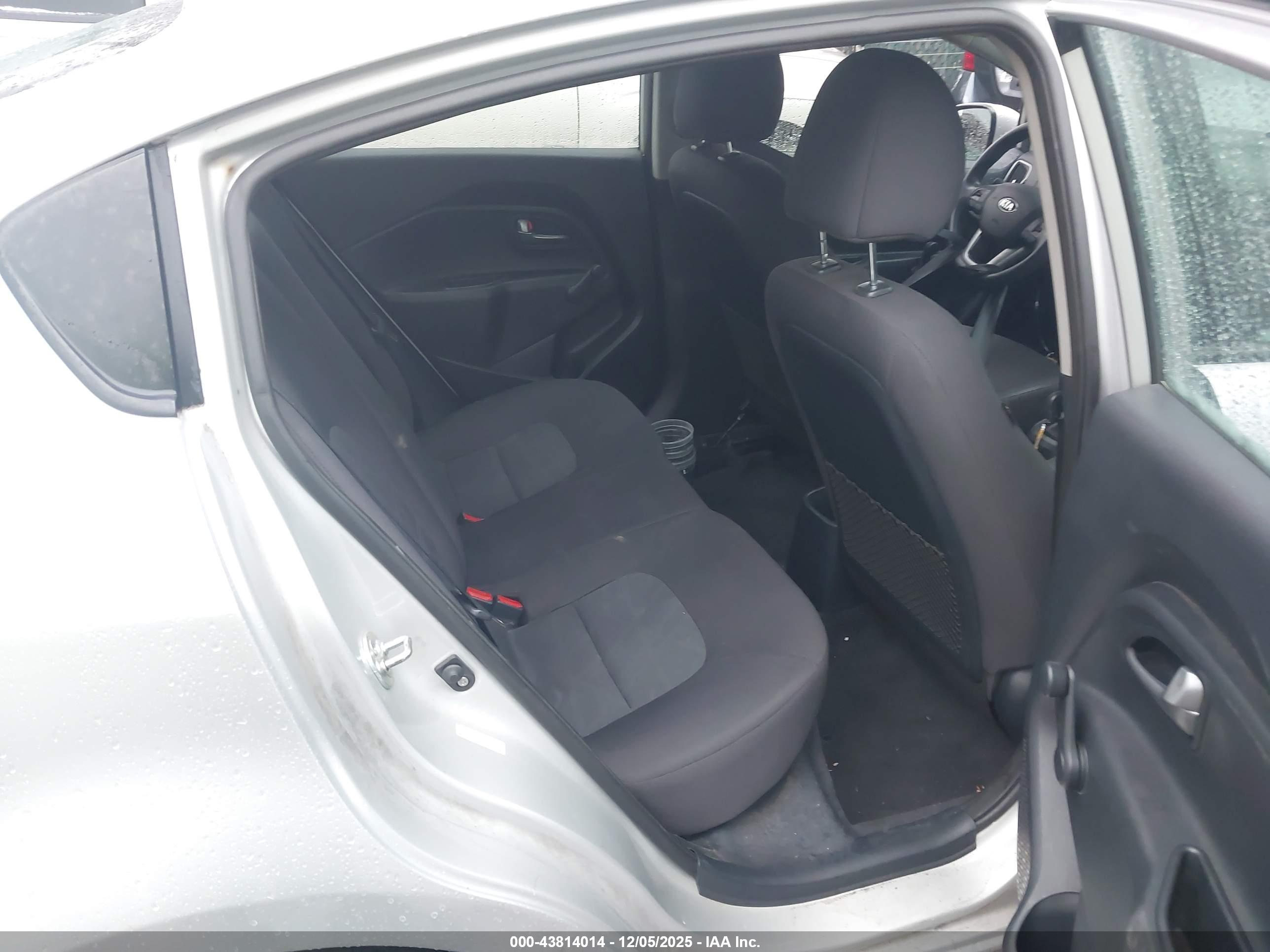 KIA RIO image 8