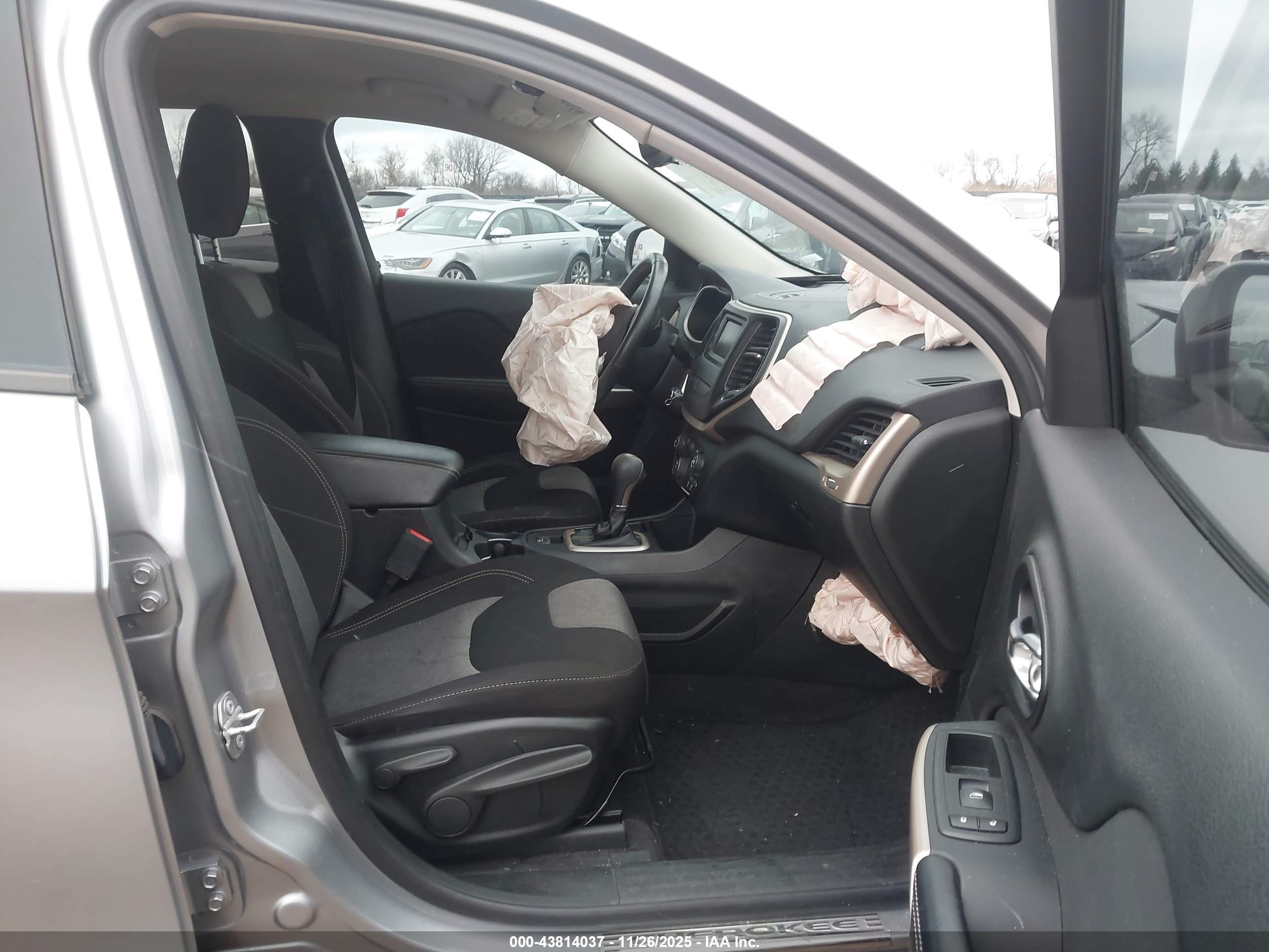 JEEP CHEROKEE image 5