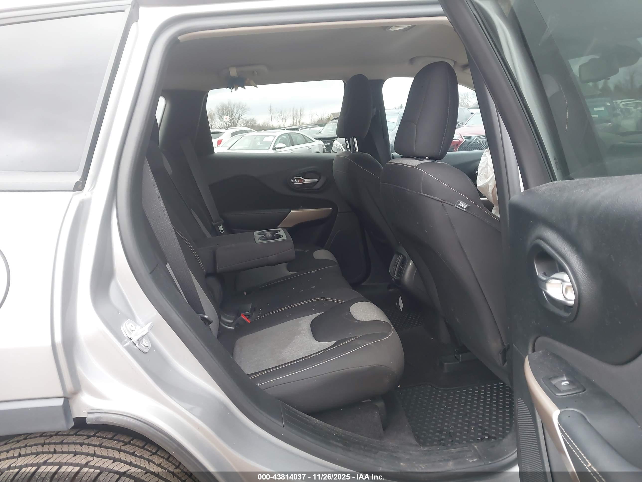 JEEP CHEROKEE image 8