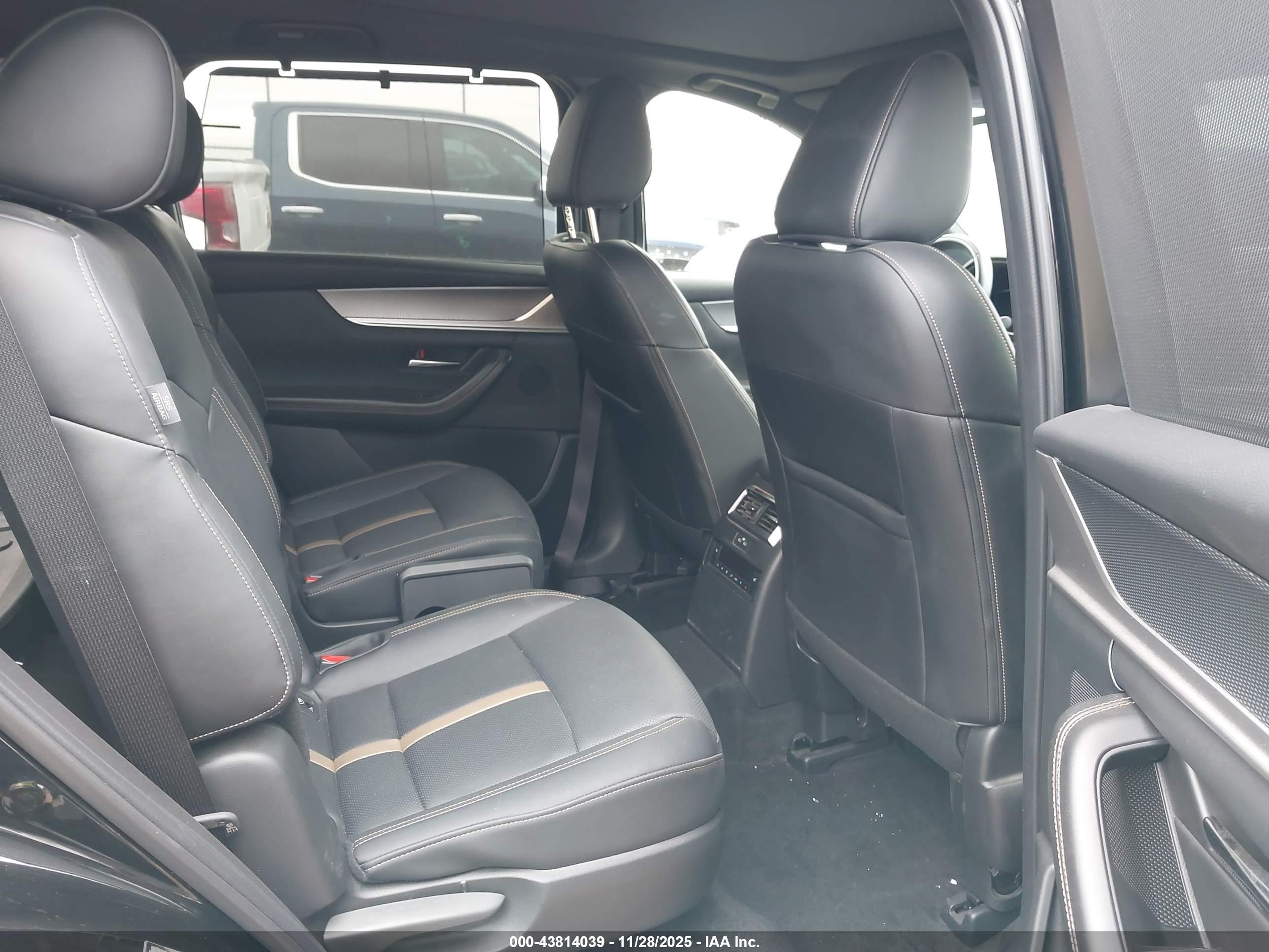 MAZDA CX-90 image 8