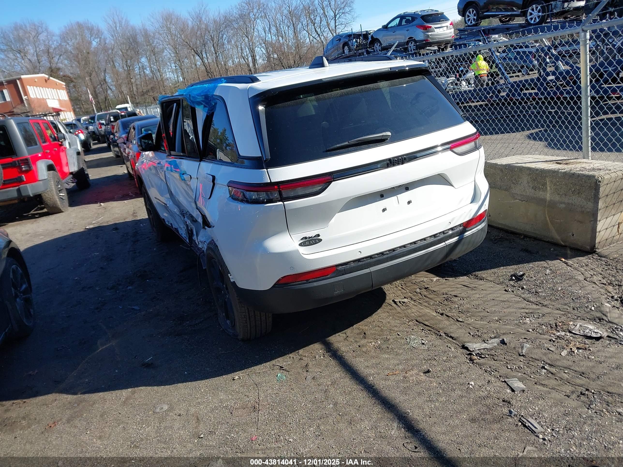 JEEP GRAND image 3