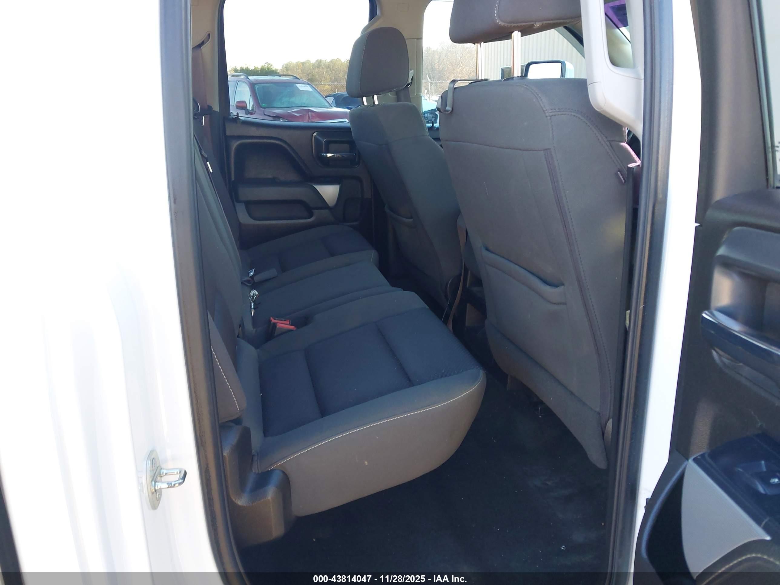 CHEVROLET SILVERADO image 8