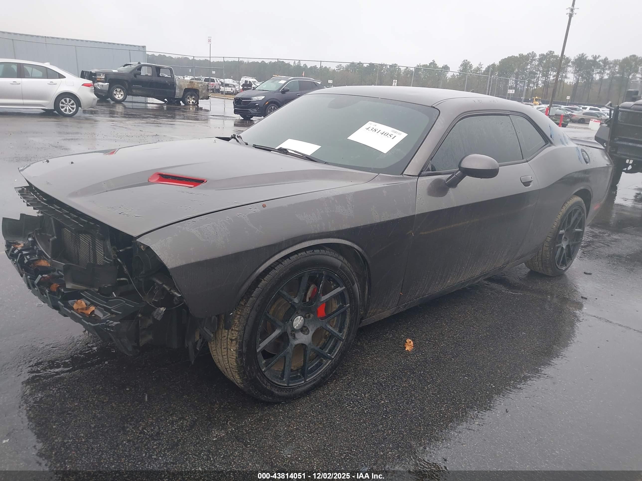 DODGE CHALLENGER image 2
