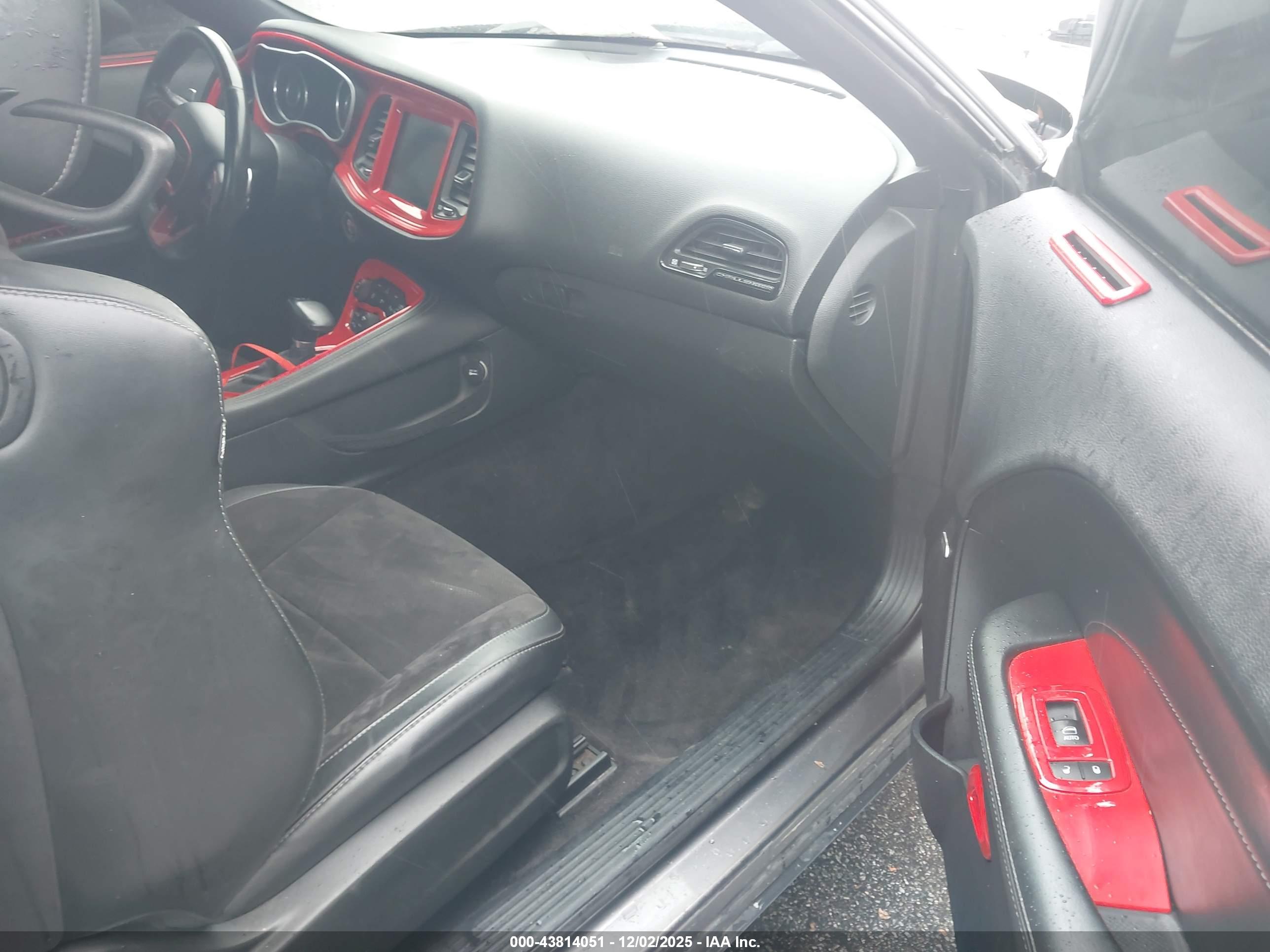 DODGE CHALLENGER image 5