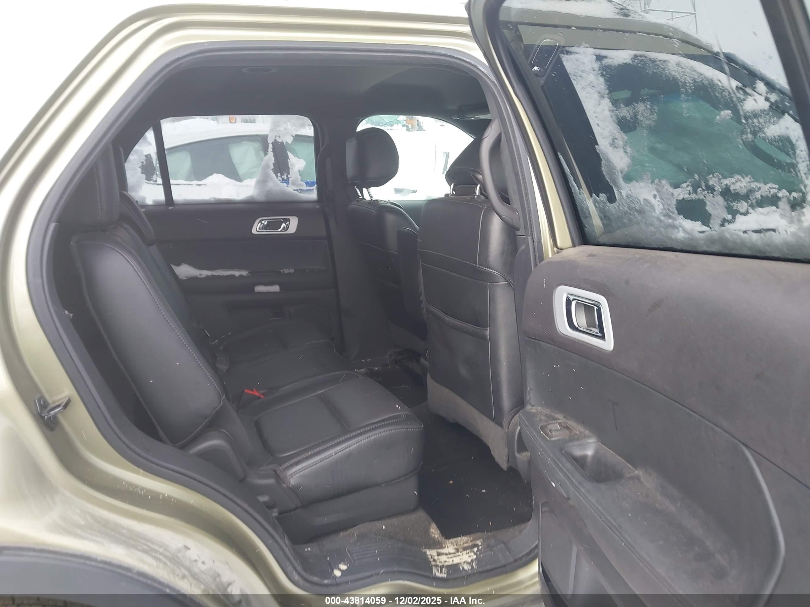 FORD EXPLORER image 8