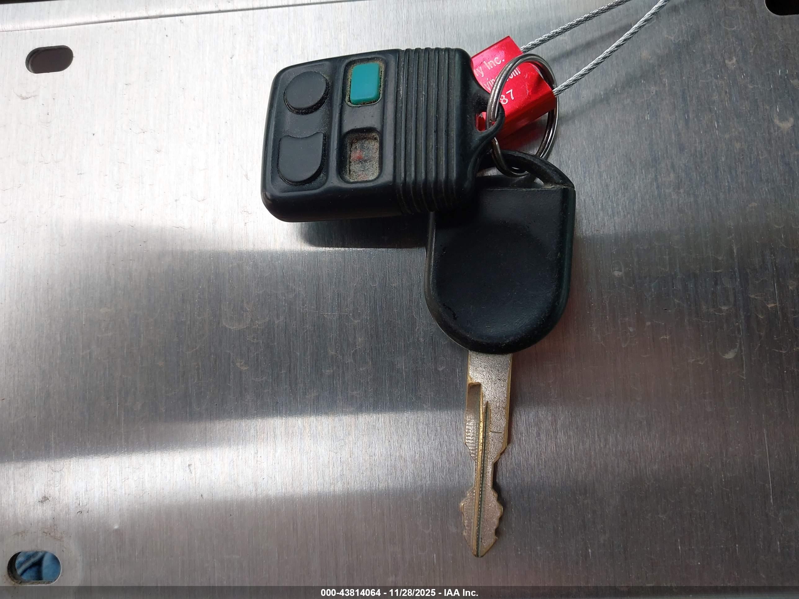 FORD EXPLORER image 11