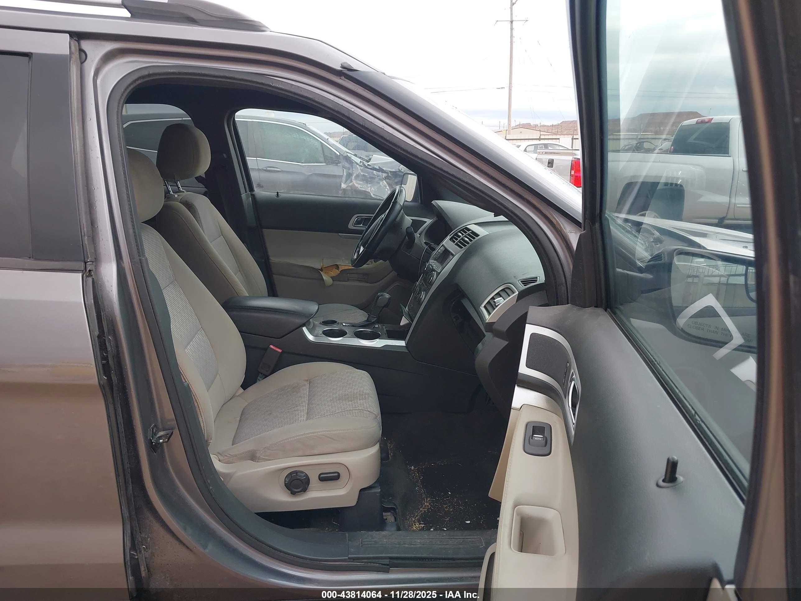 FORD EXPLORER image 5