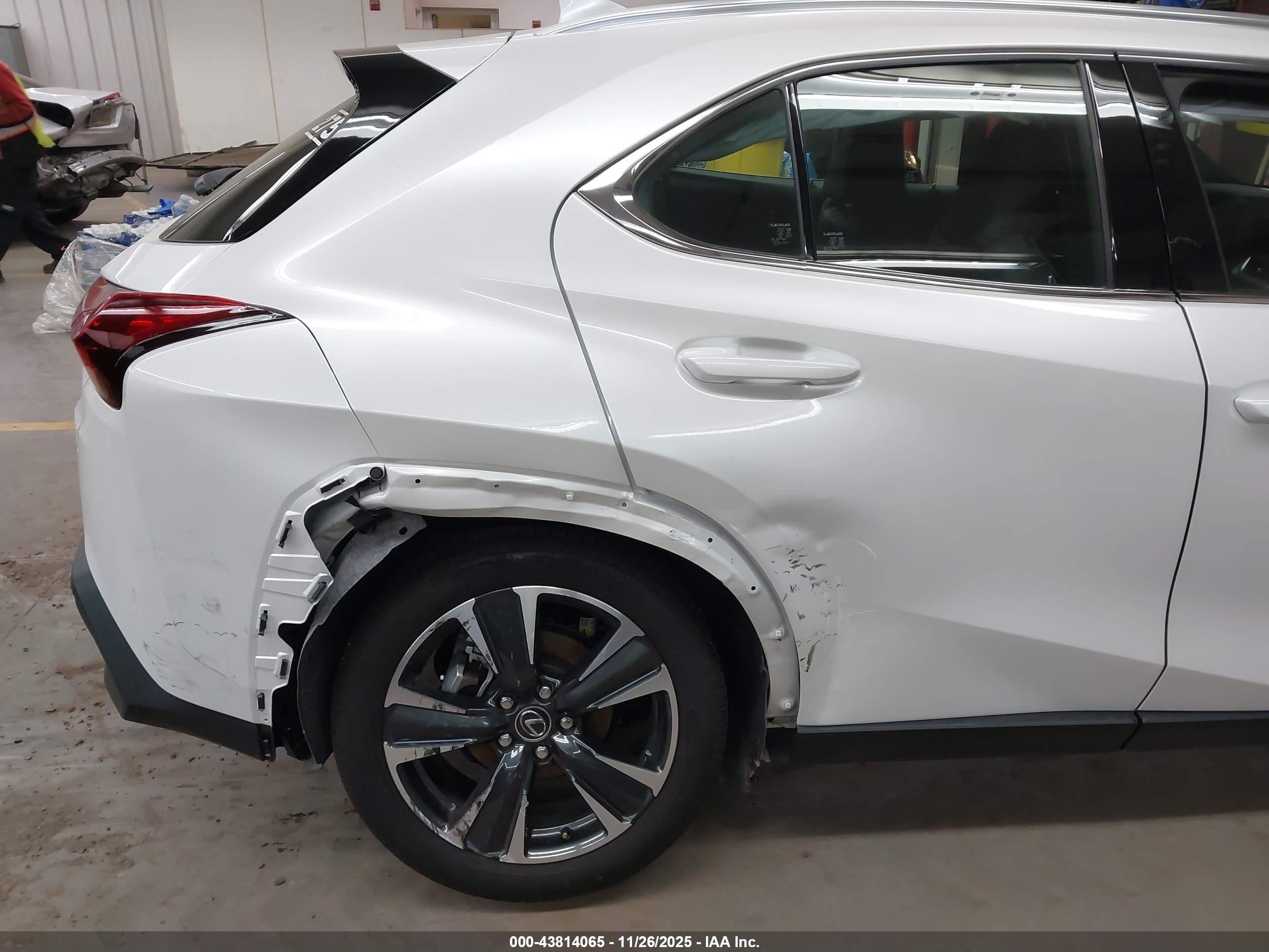 LEXUS UX image 6