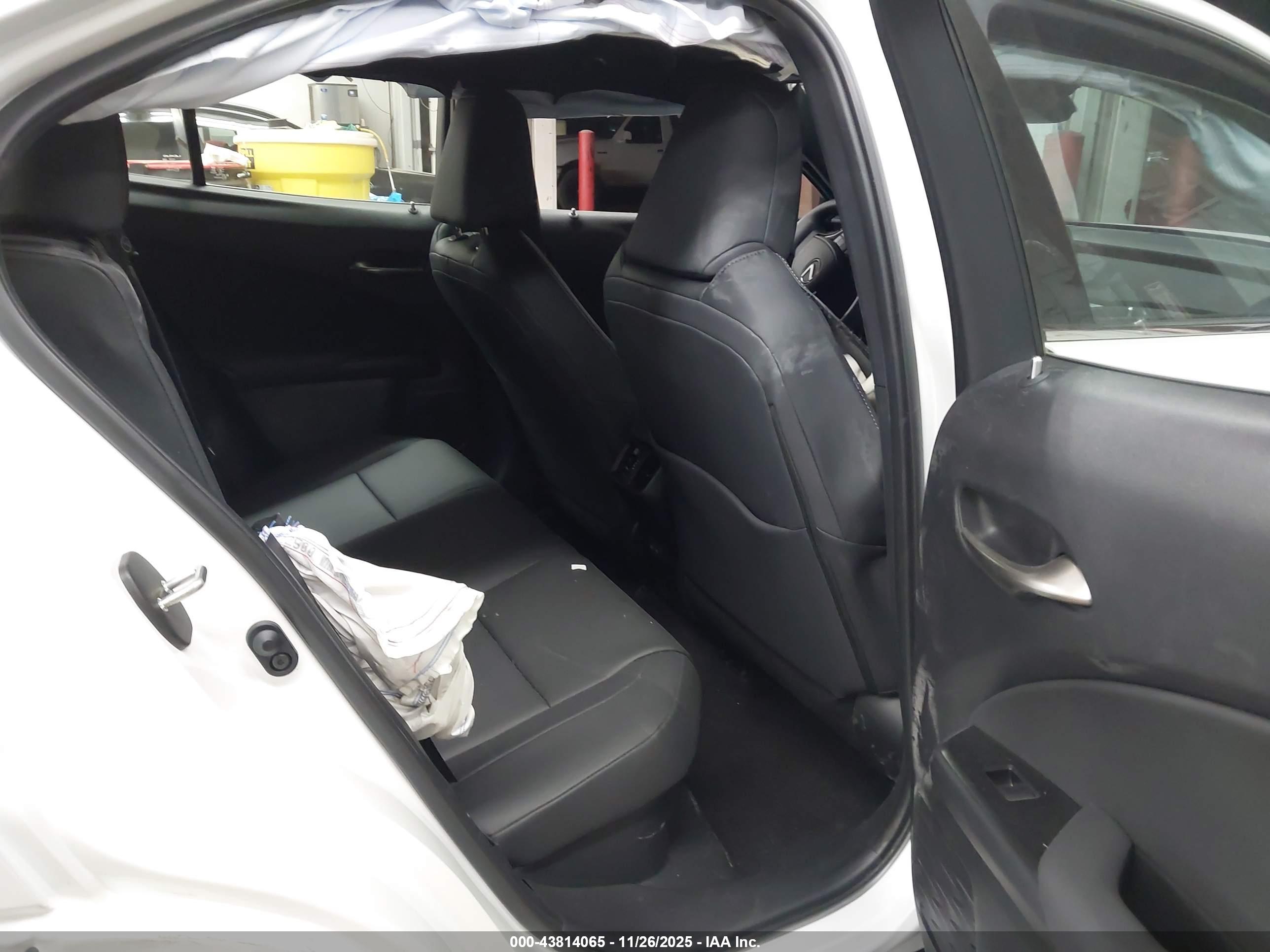 LEXUS UX image 8