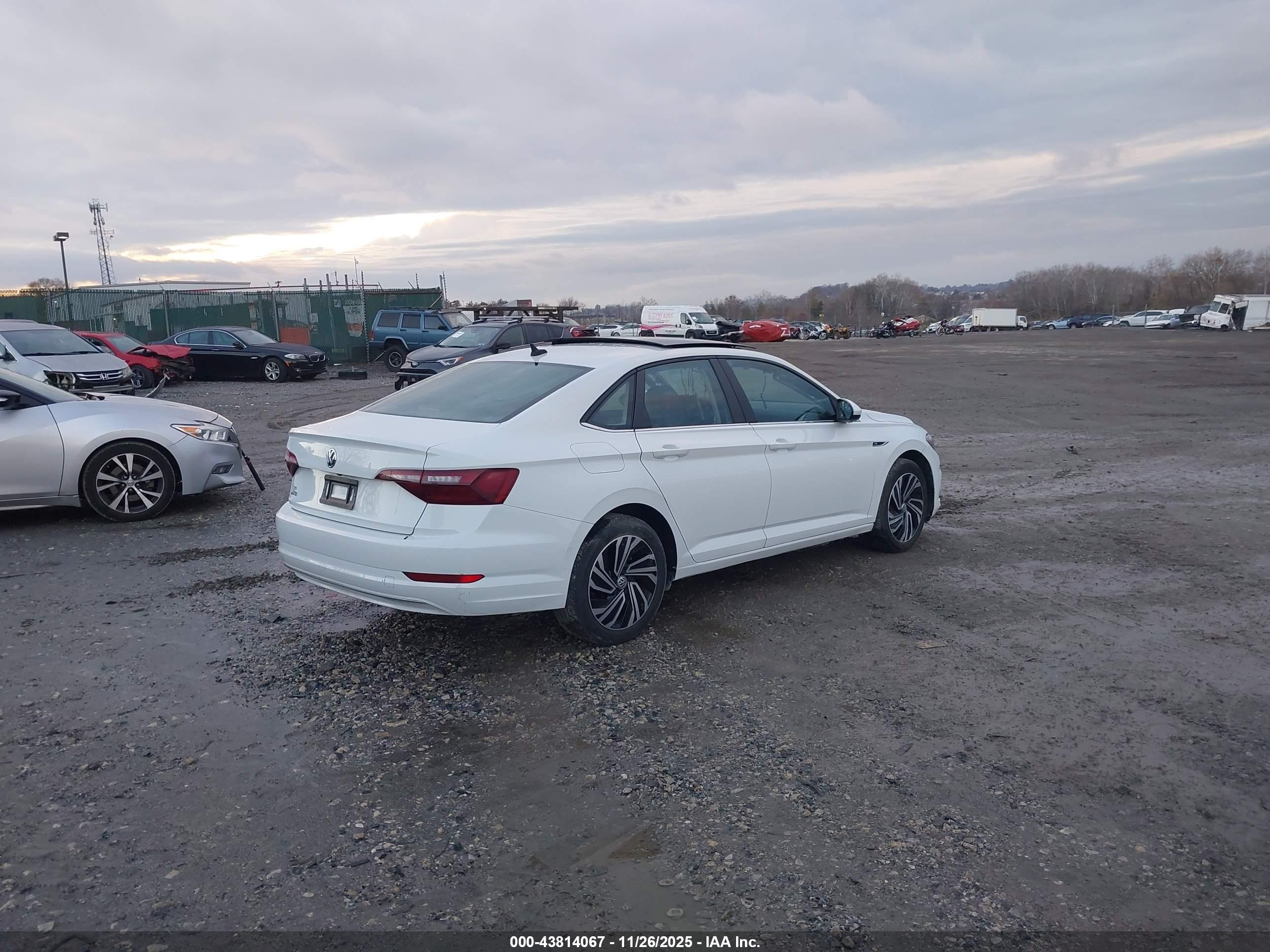 VOLKSWAGEN JETTA image 4