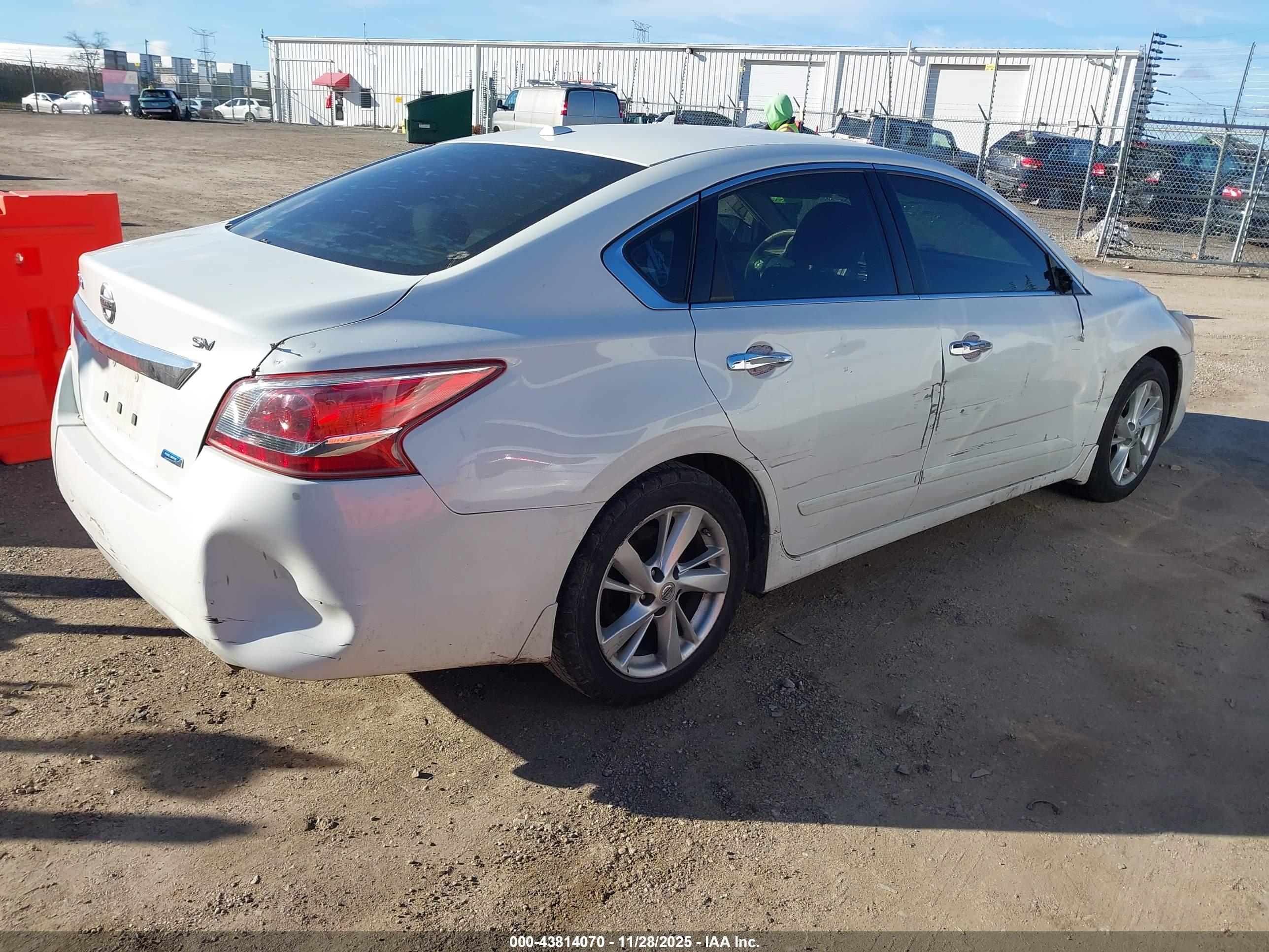 NISSAN ALTIMA image 4