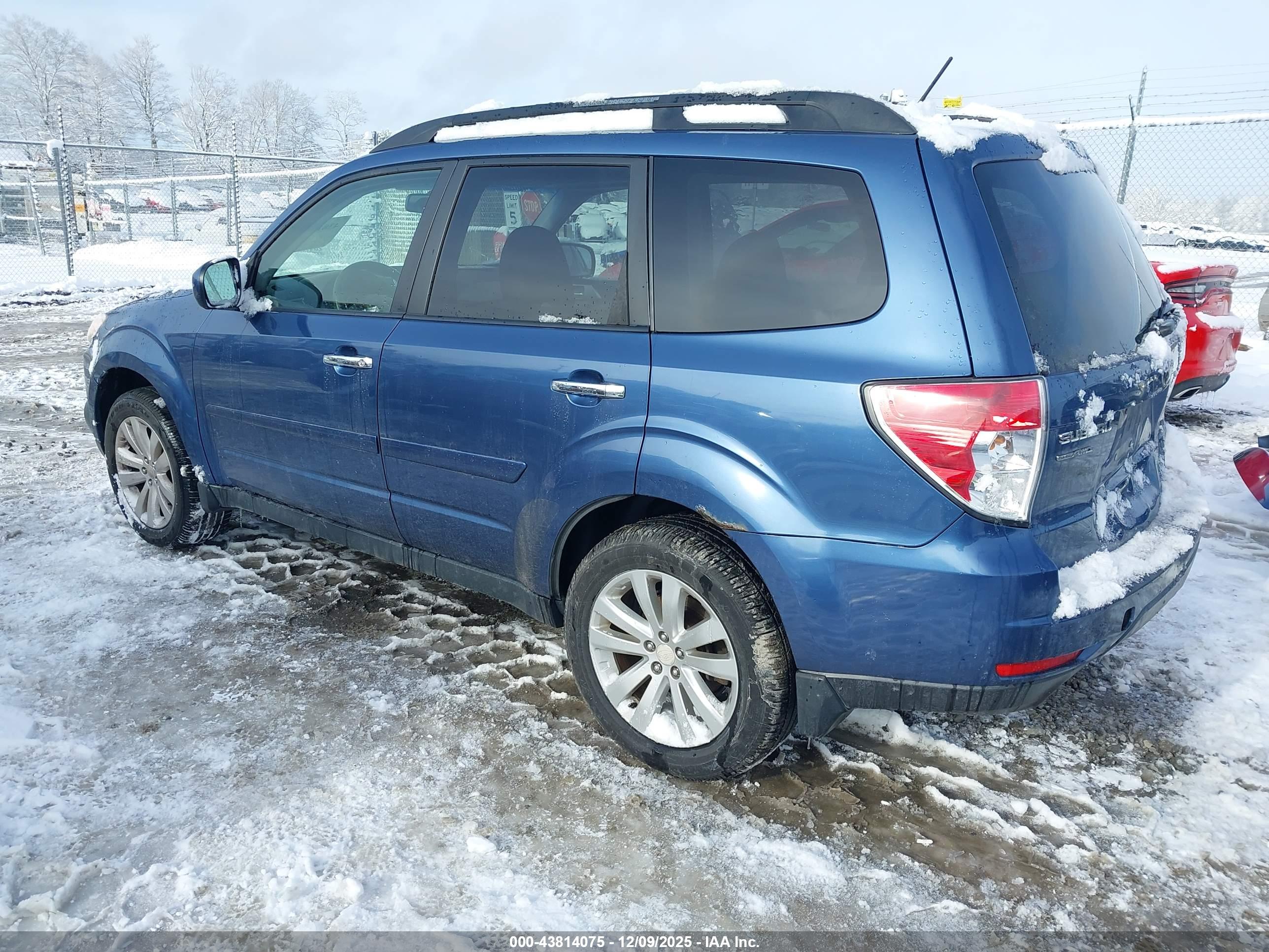 SUBARU FORESTER image 3