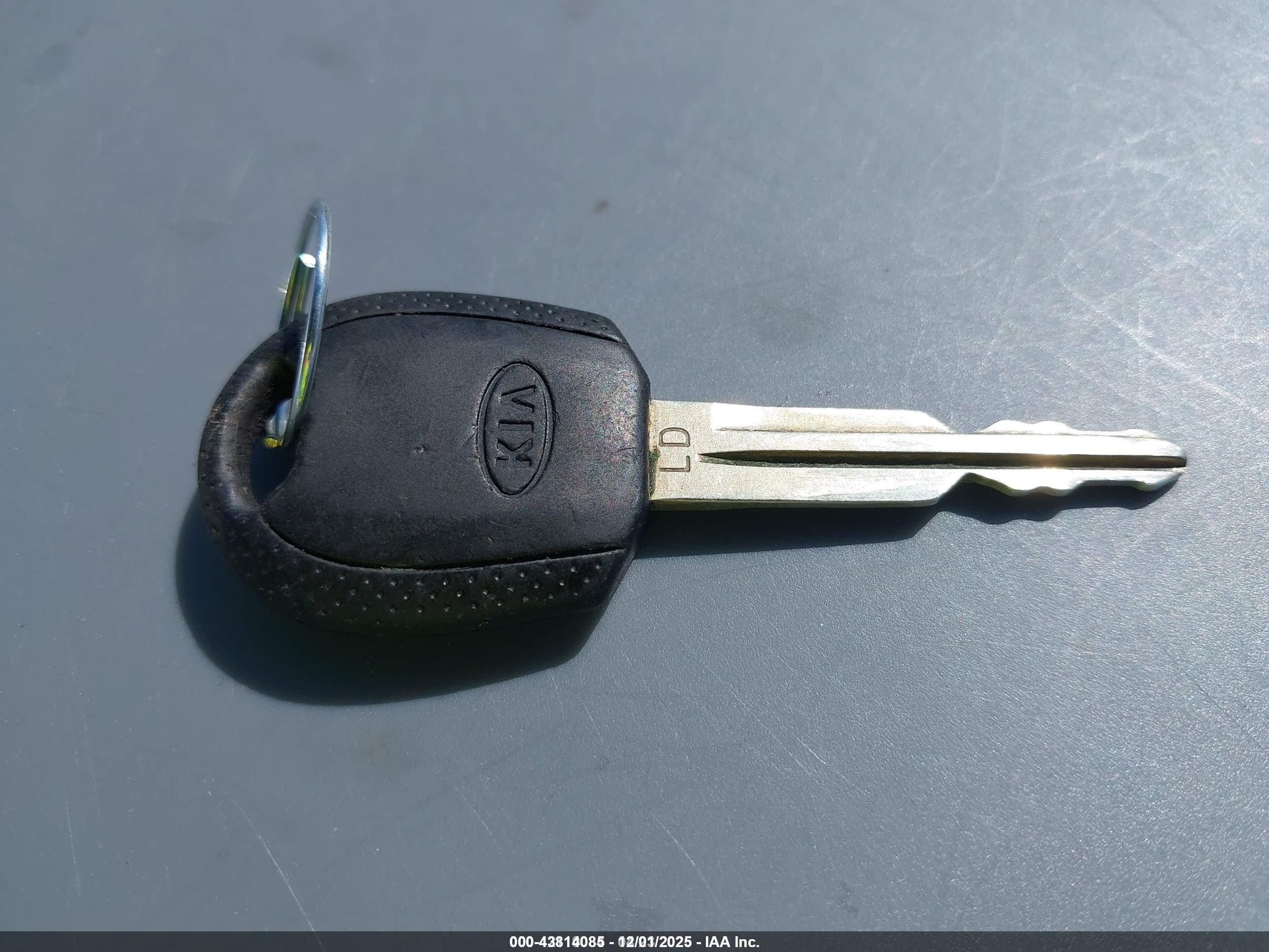 KIA SPECTRA image 11