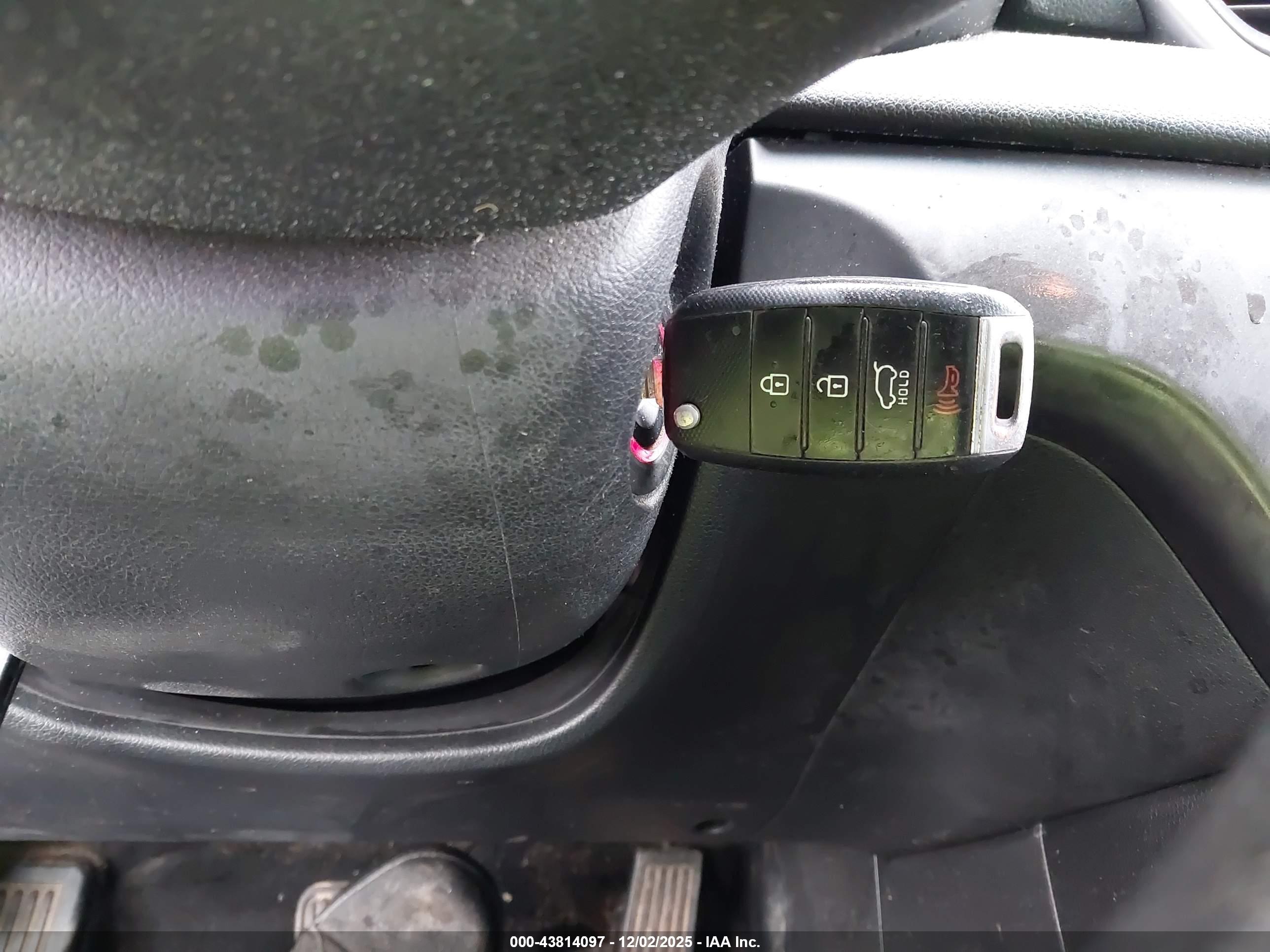 KIA SPORTAGE image 11