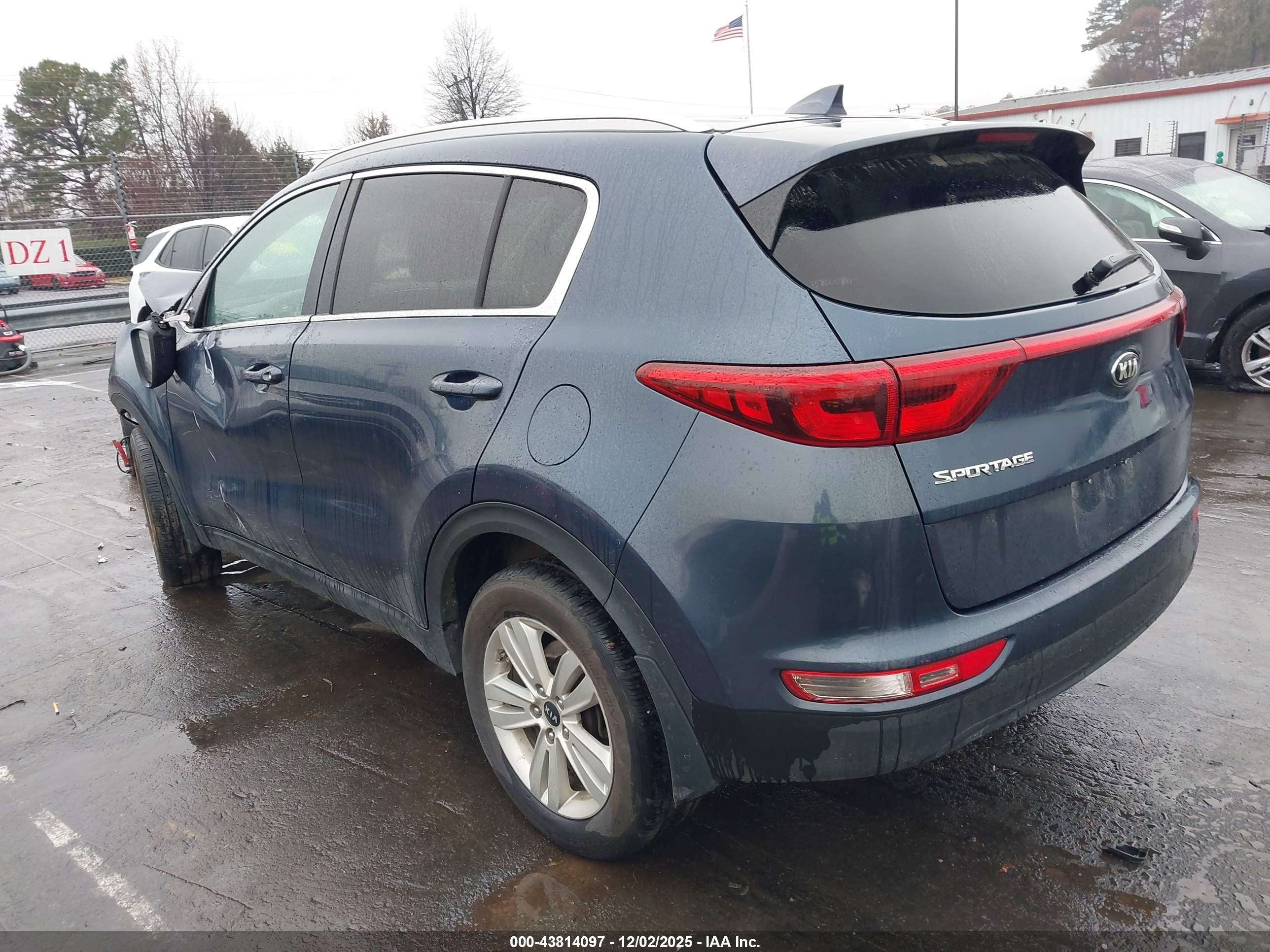 KIA SPORTAGE image 3