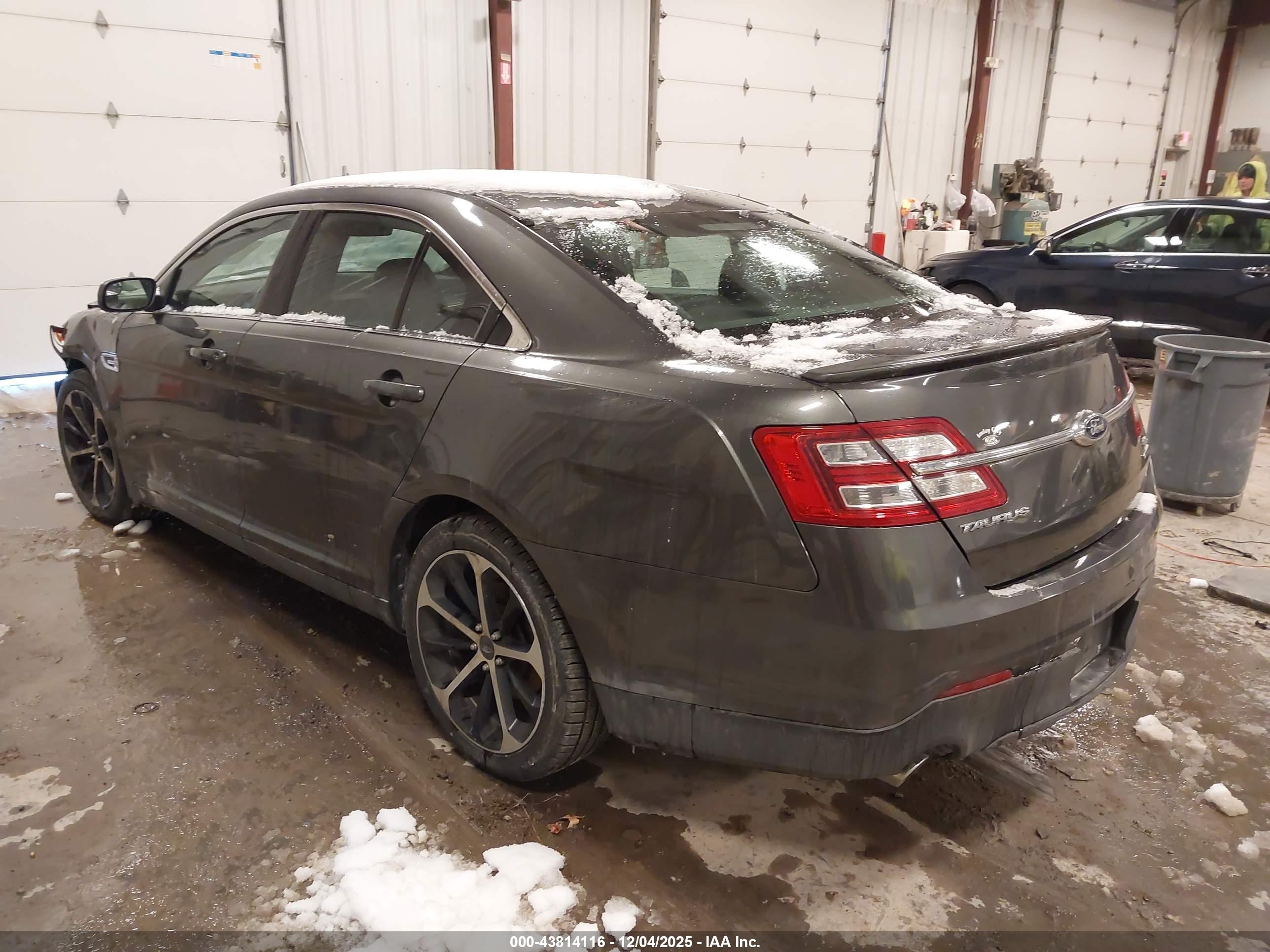 FORD TAURUS image 3