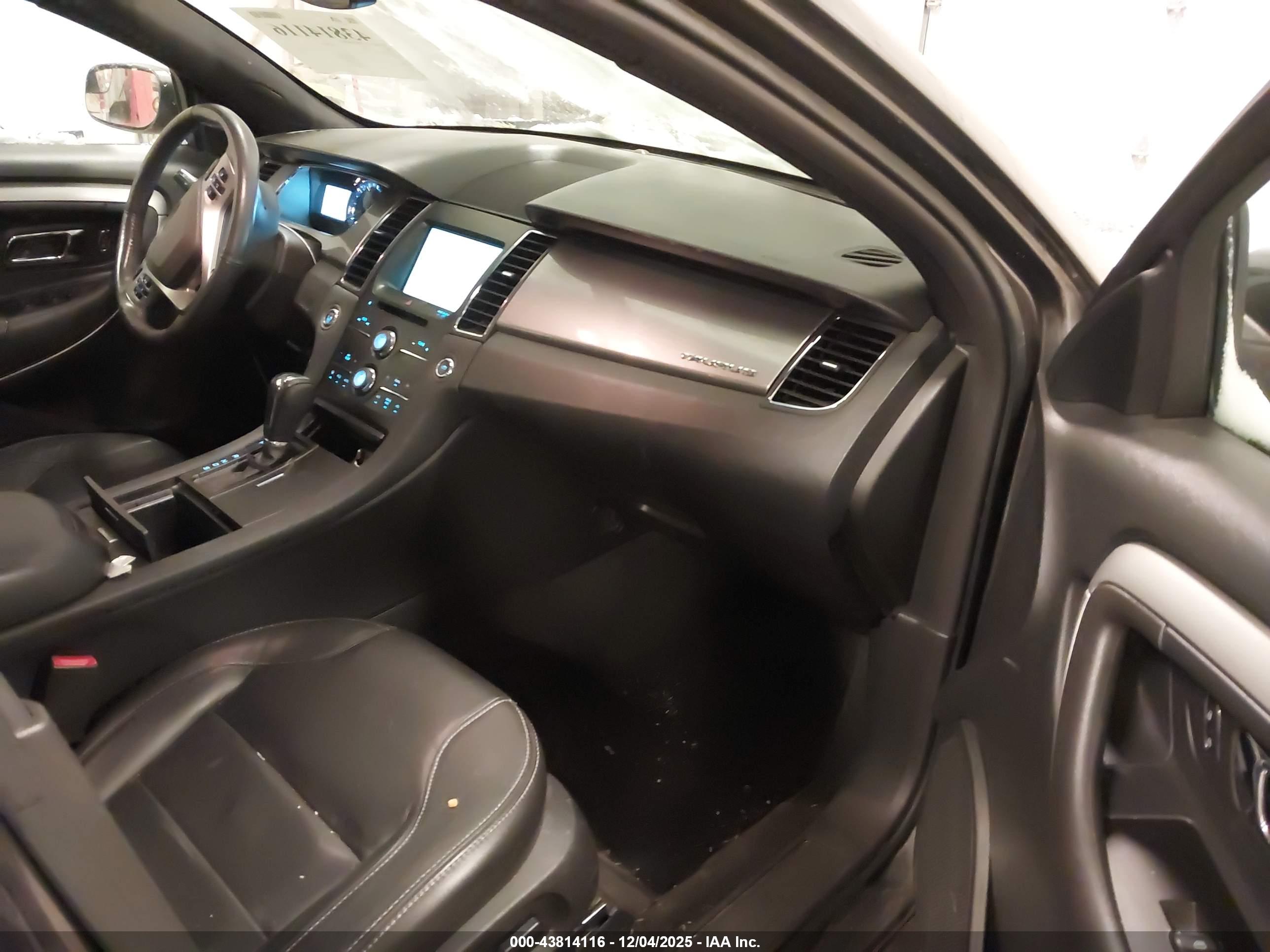 FORD TAURUS image 5