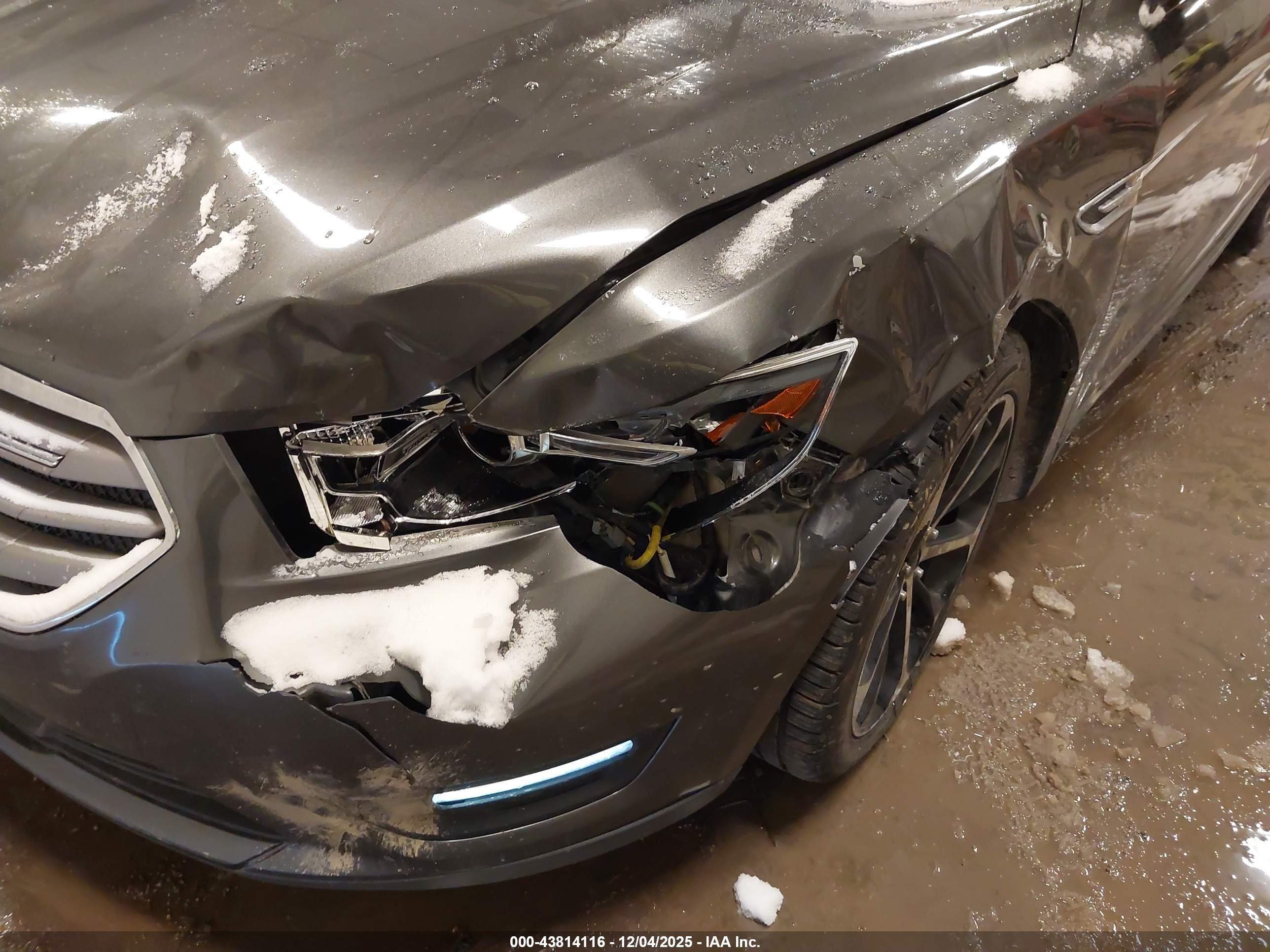 FORD TAURUS image 6