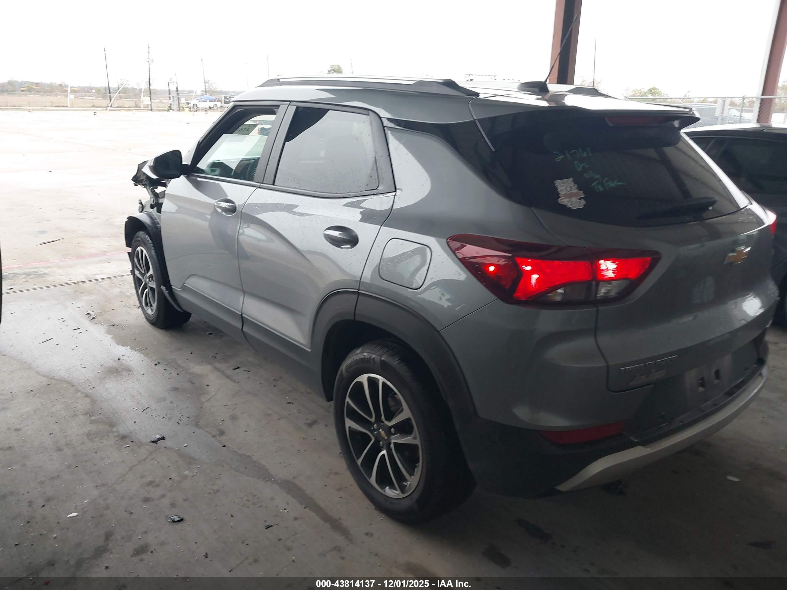 CHEVROLET TRAILBLAZER image 3