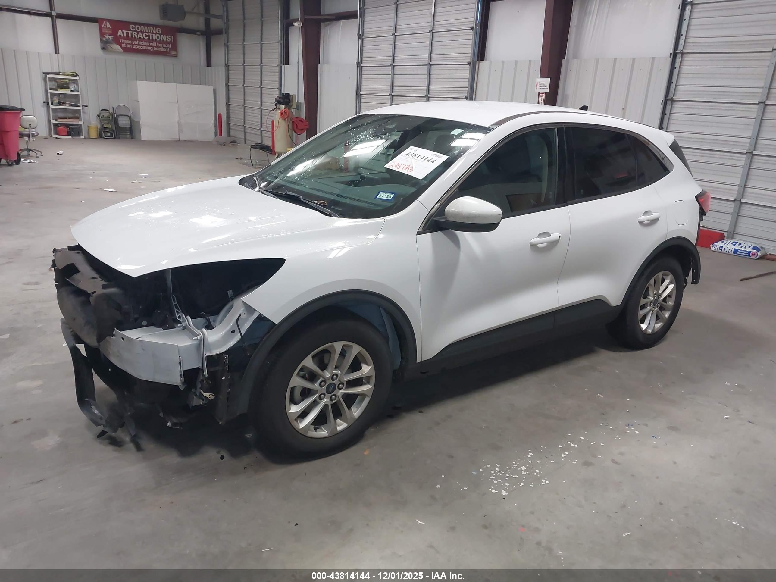 FORD ESCAPE image 2